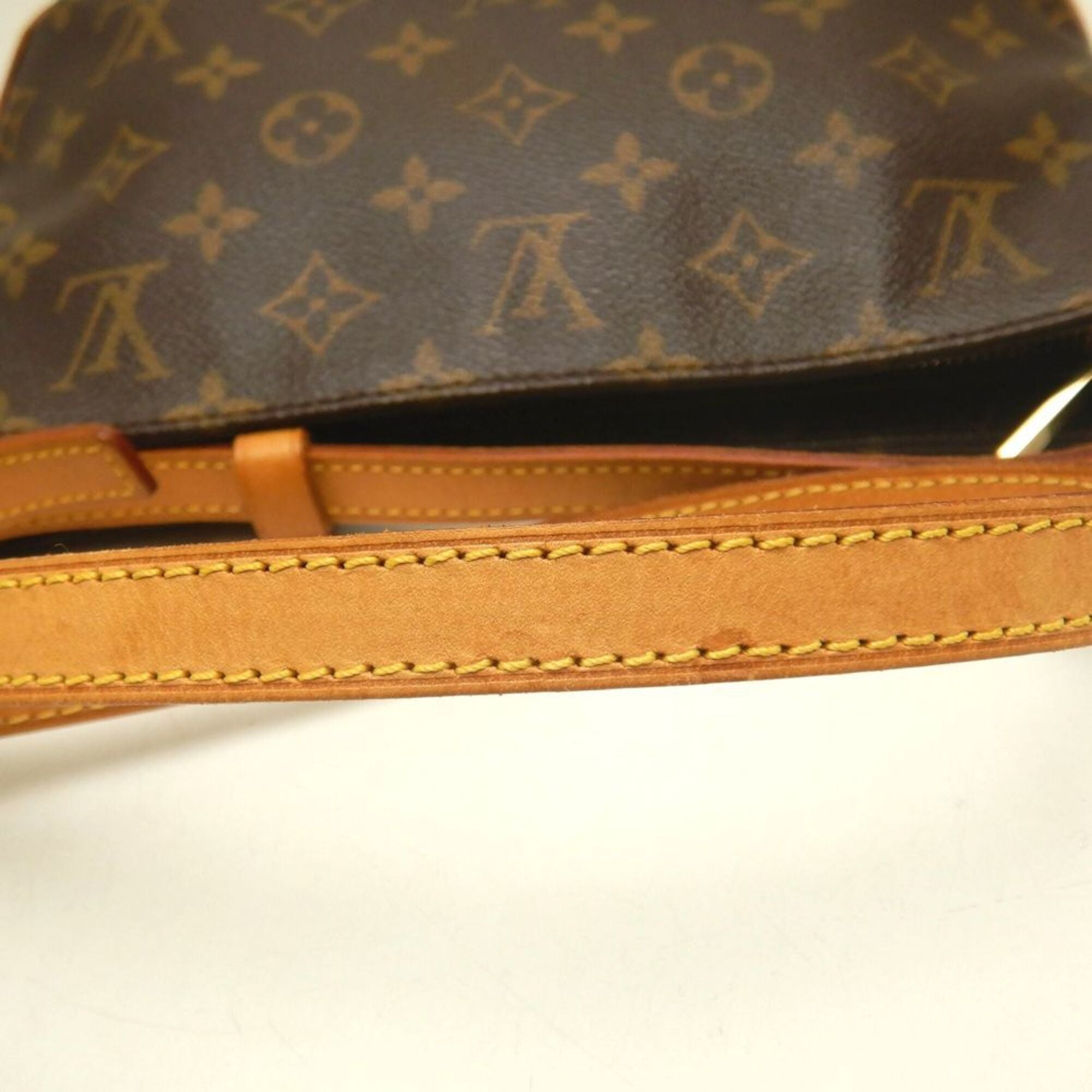Louis Vuitton Brown Monogram Monogram Shoulder Bag (Pre-Owned)