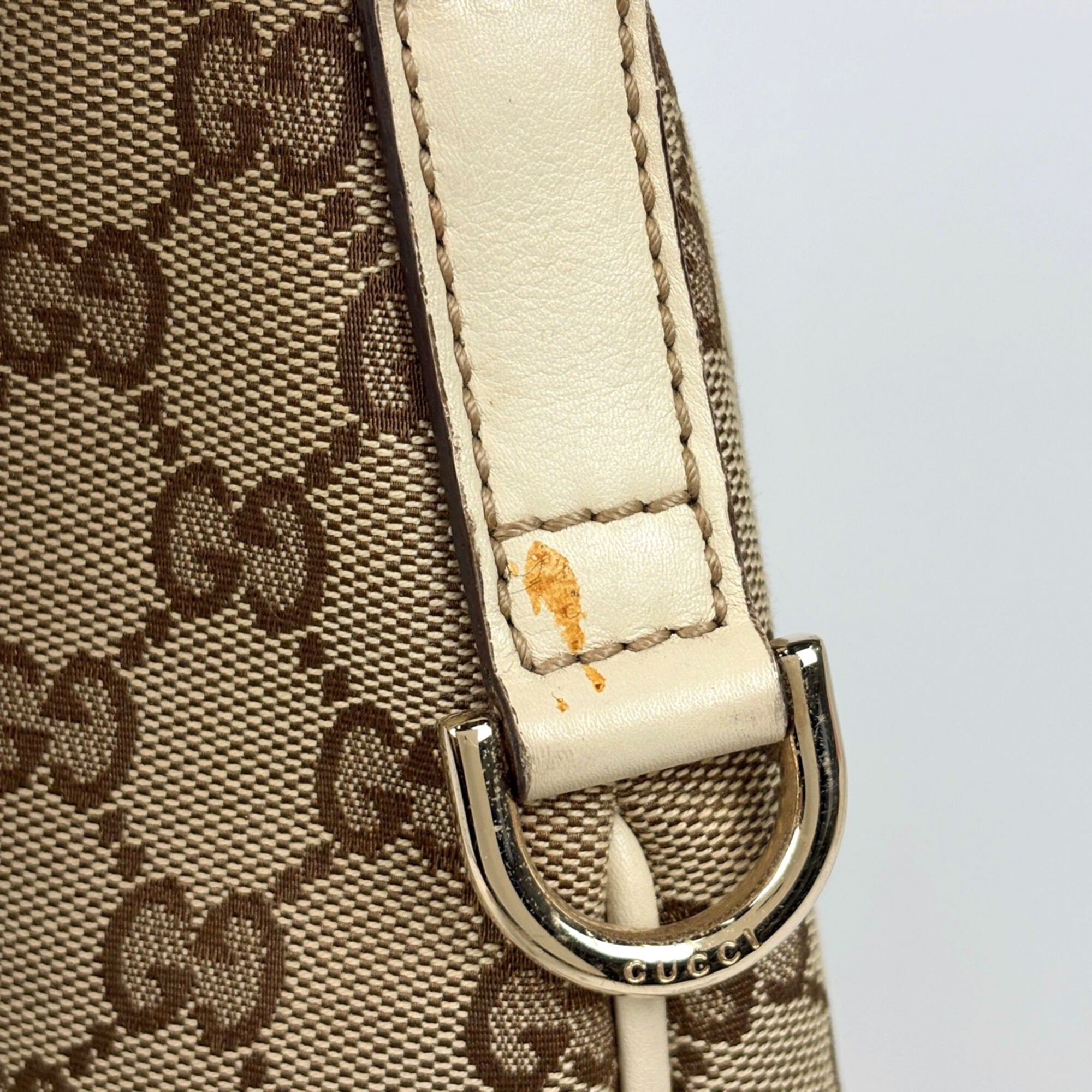 Gucci Beige White Gg Canvas Shoulder Bag (Pre-Owned)