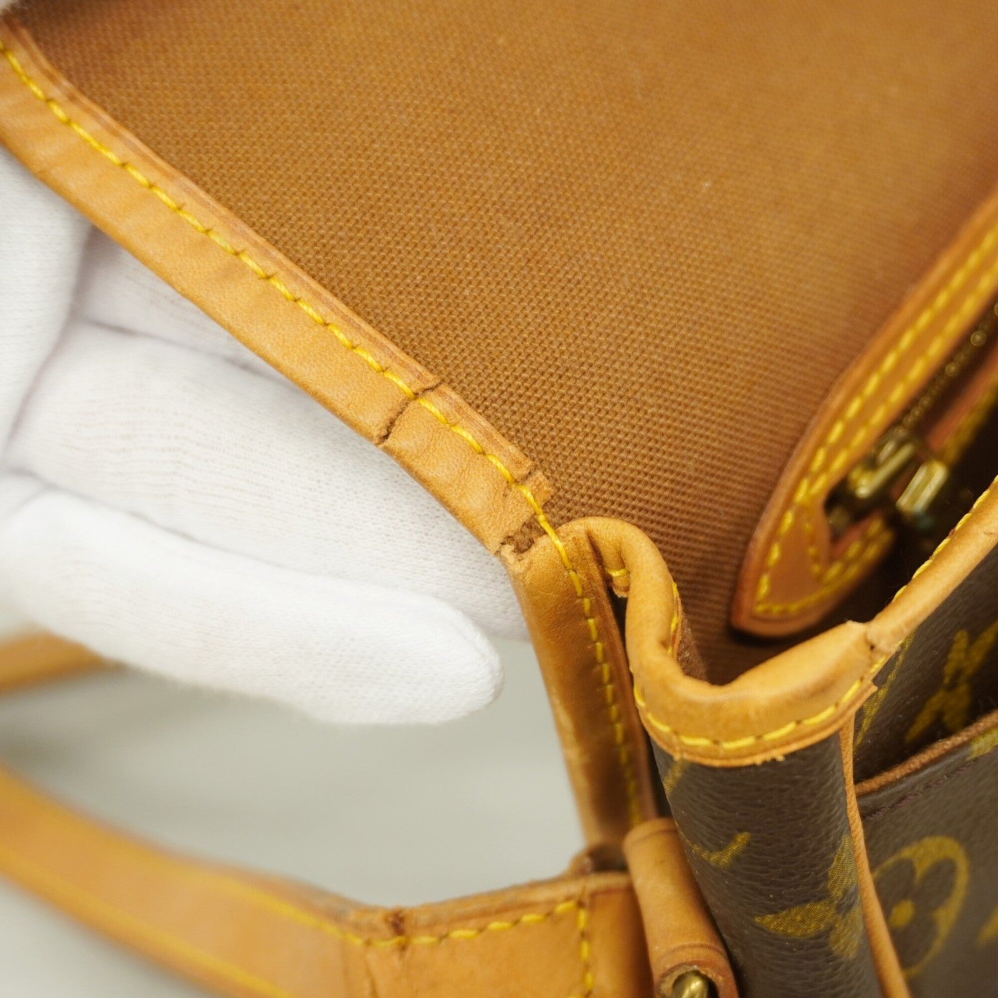 Louis Vuitton Brown Shoulder Bag (Pre-Owned)