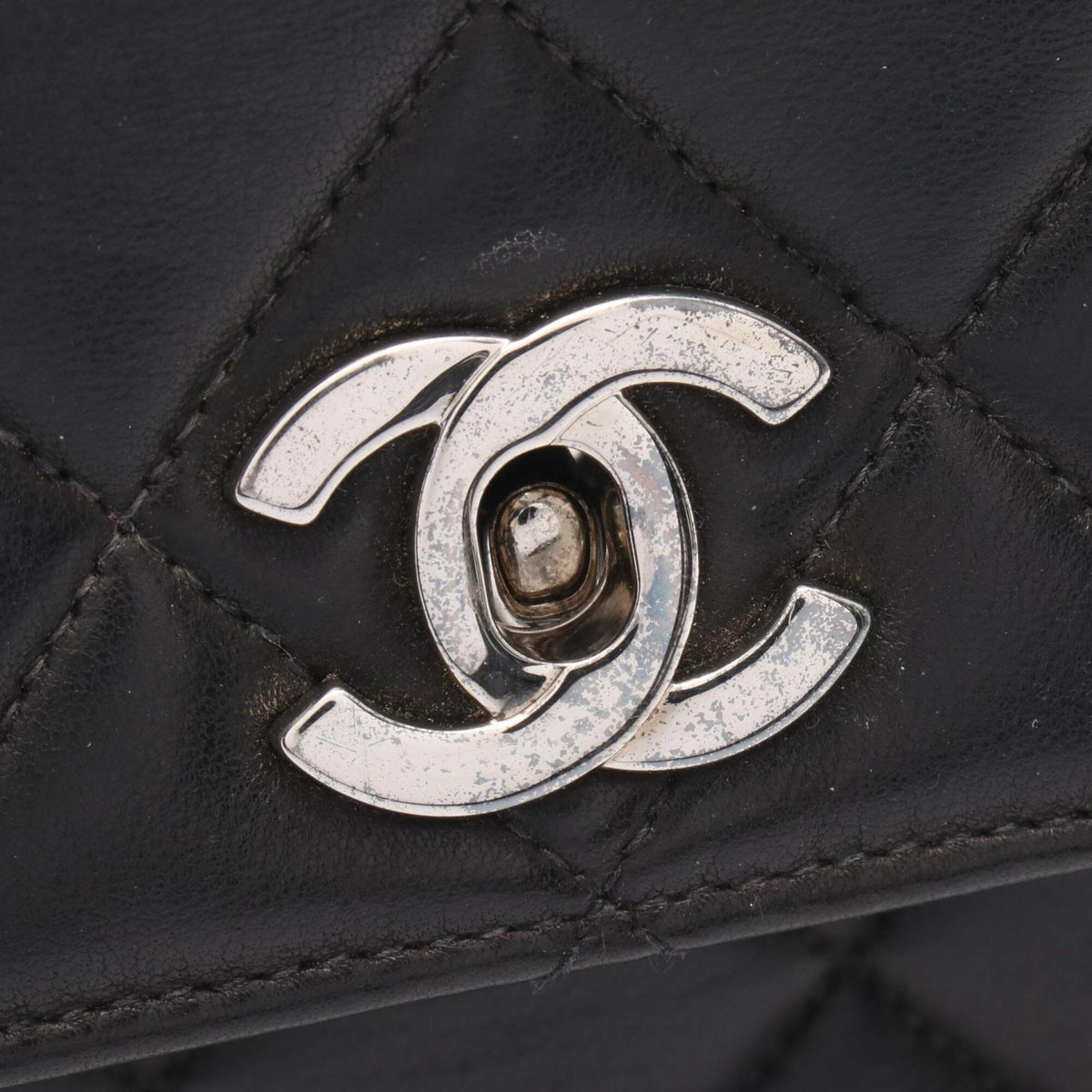 Chanel Black Leather Handbag Shoulder Bag (Pre-Owned)