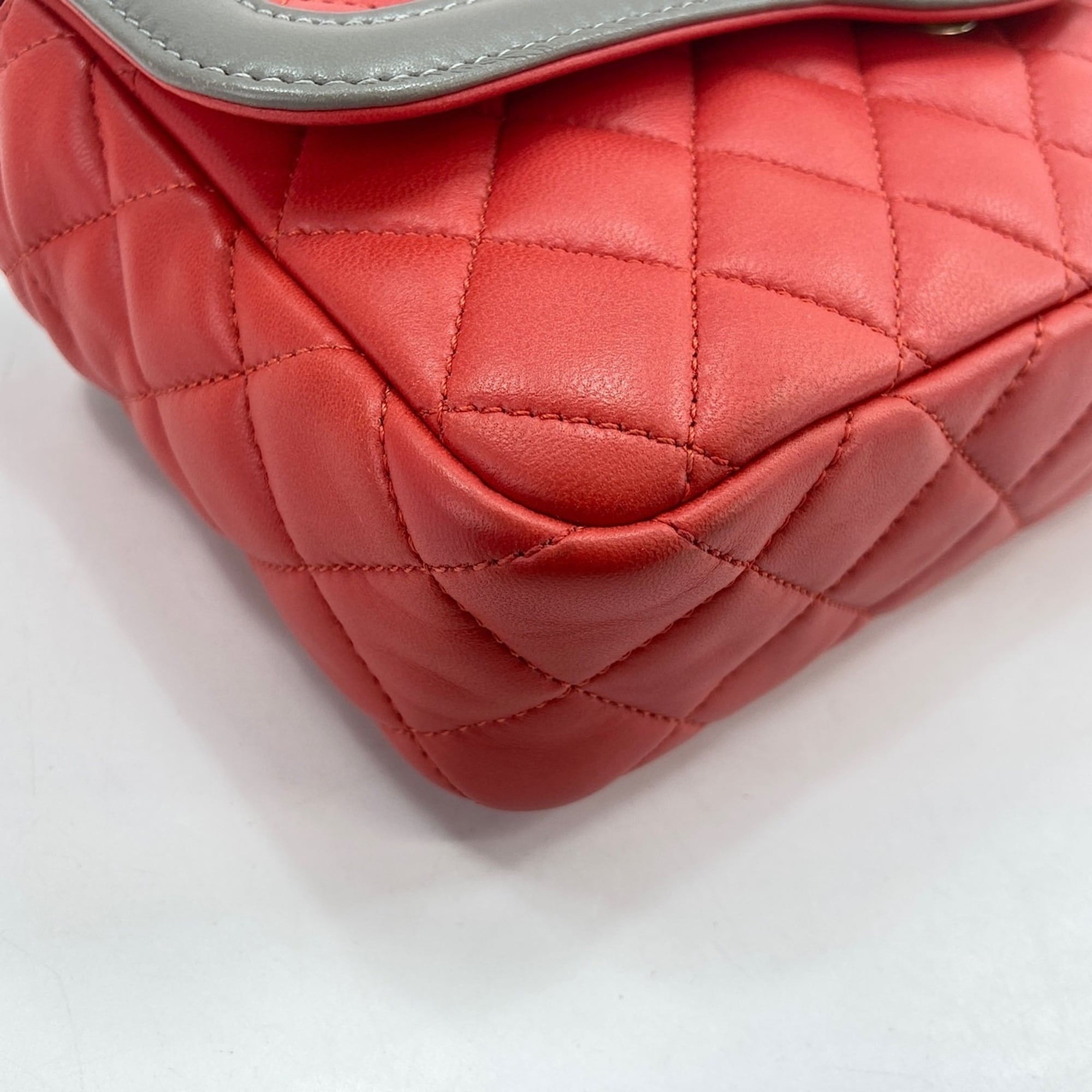 Chanel Red Color Shoulder Bag (Pre-Owned)