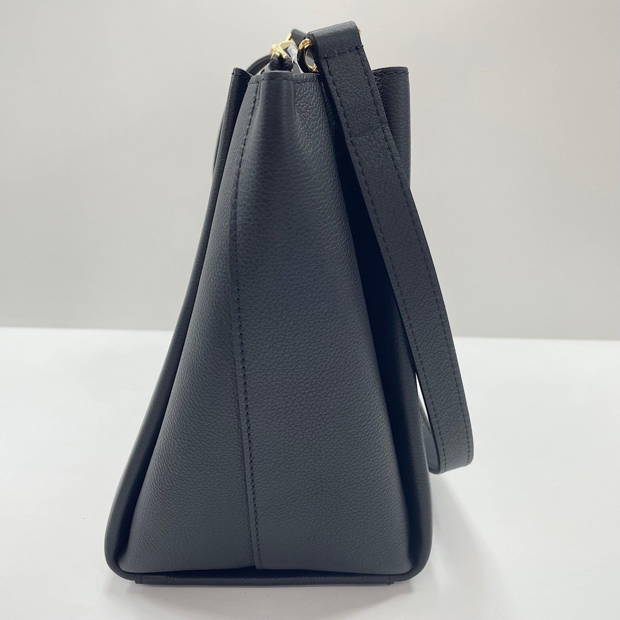 Louis Vuitton Black Handbag (Pre-Owned)