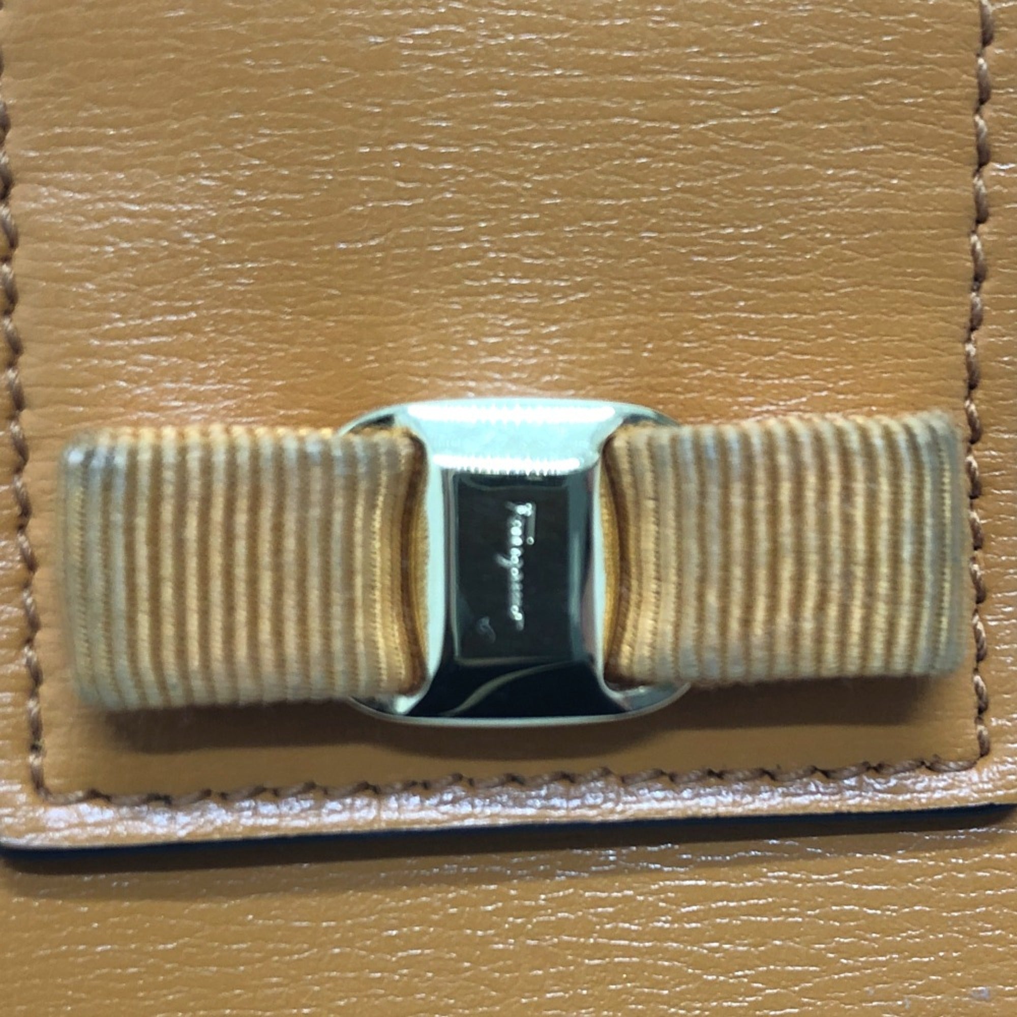 Salvatore Ferragamo Orange Leather Shoulder Bag (Pre-Owned)
