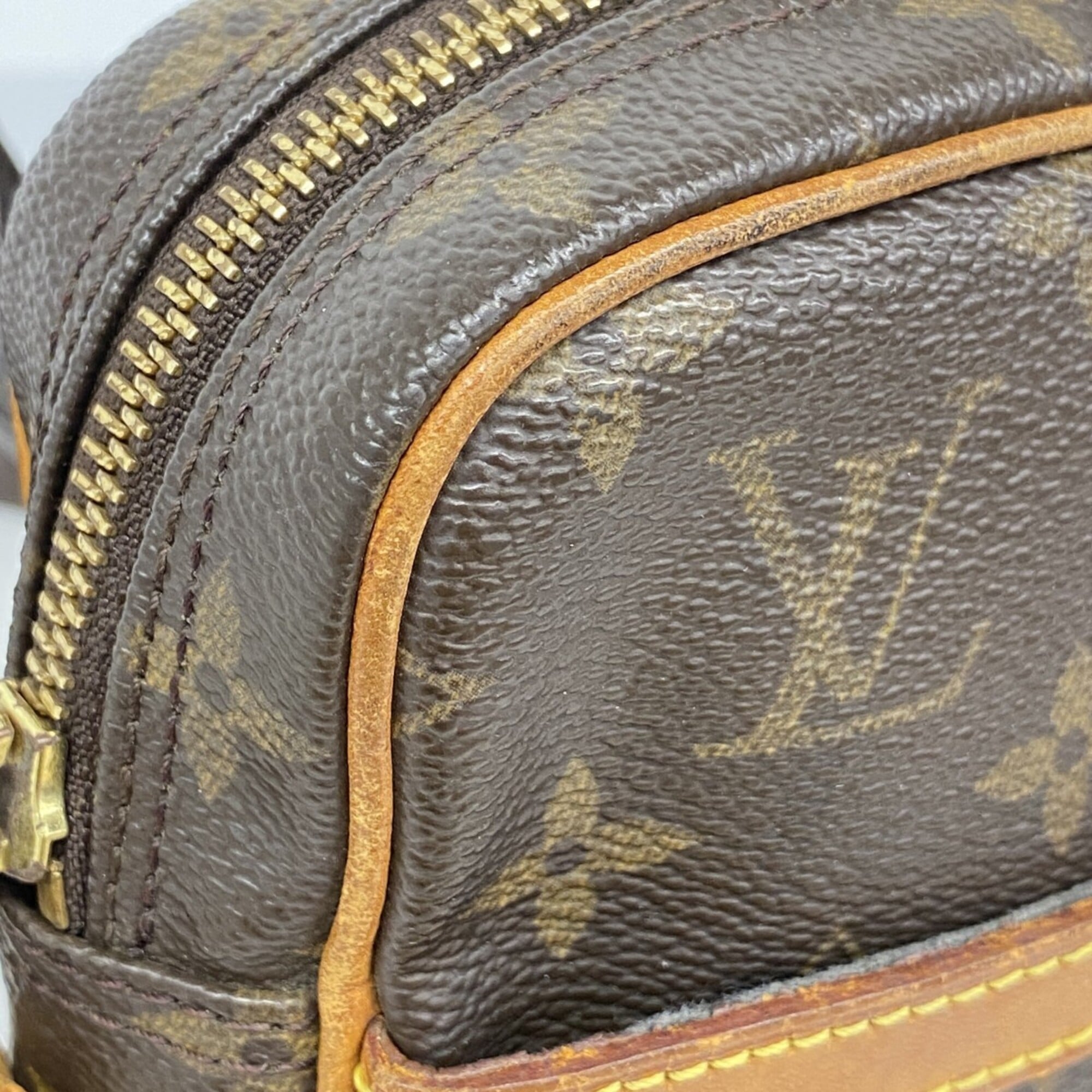 Louis Vuitton Brown Shoulder Bag (Pre-Owned)
