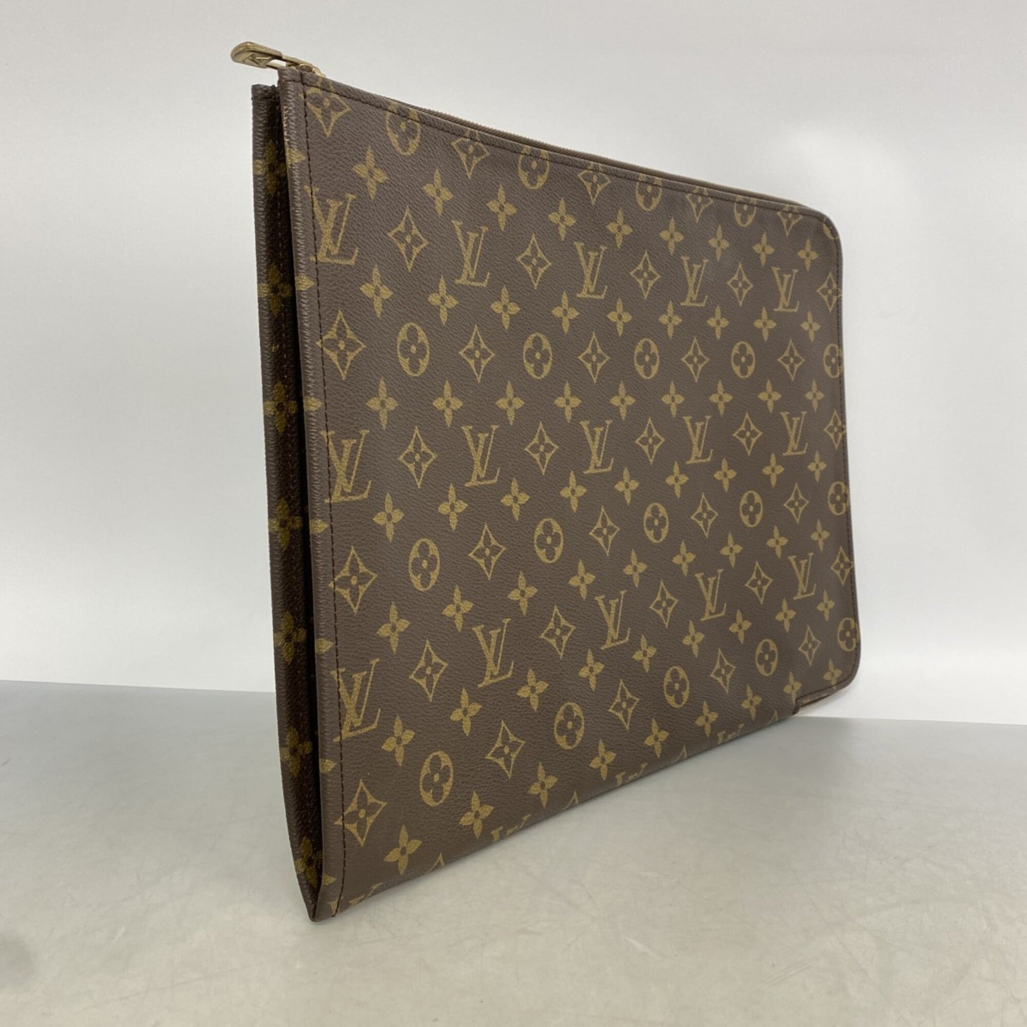Louis Vuitton Brown Clutch Bag (Pre-Owned)