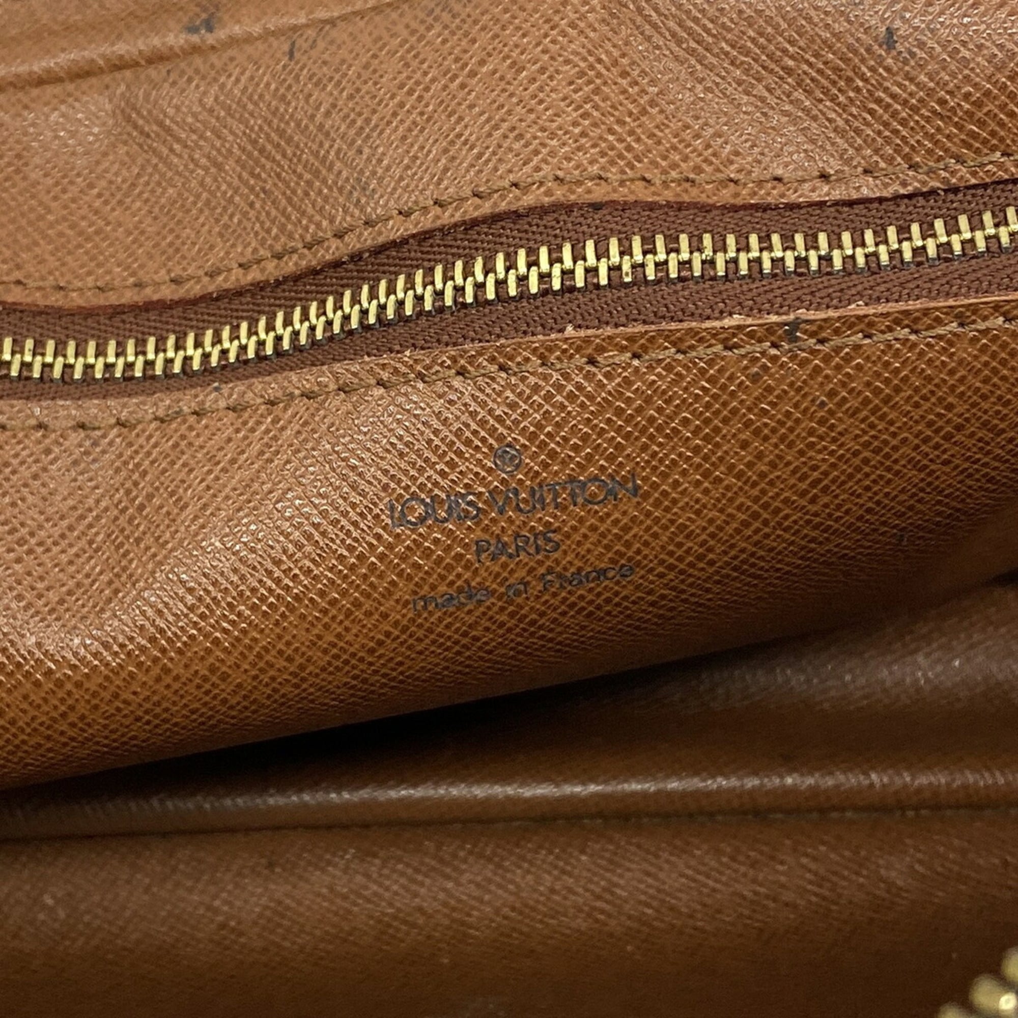 Louis Vuitton Brown Clutch Bag (Pre-Owned)