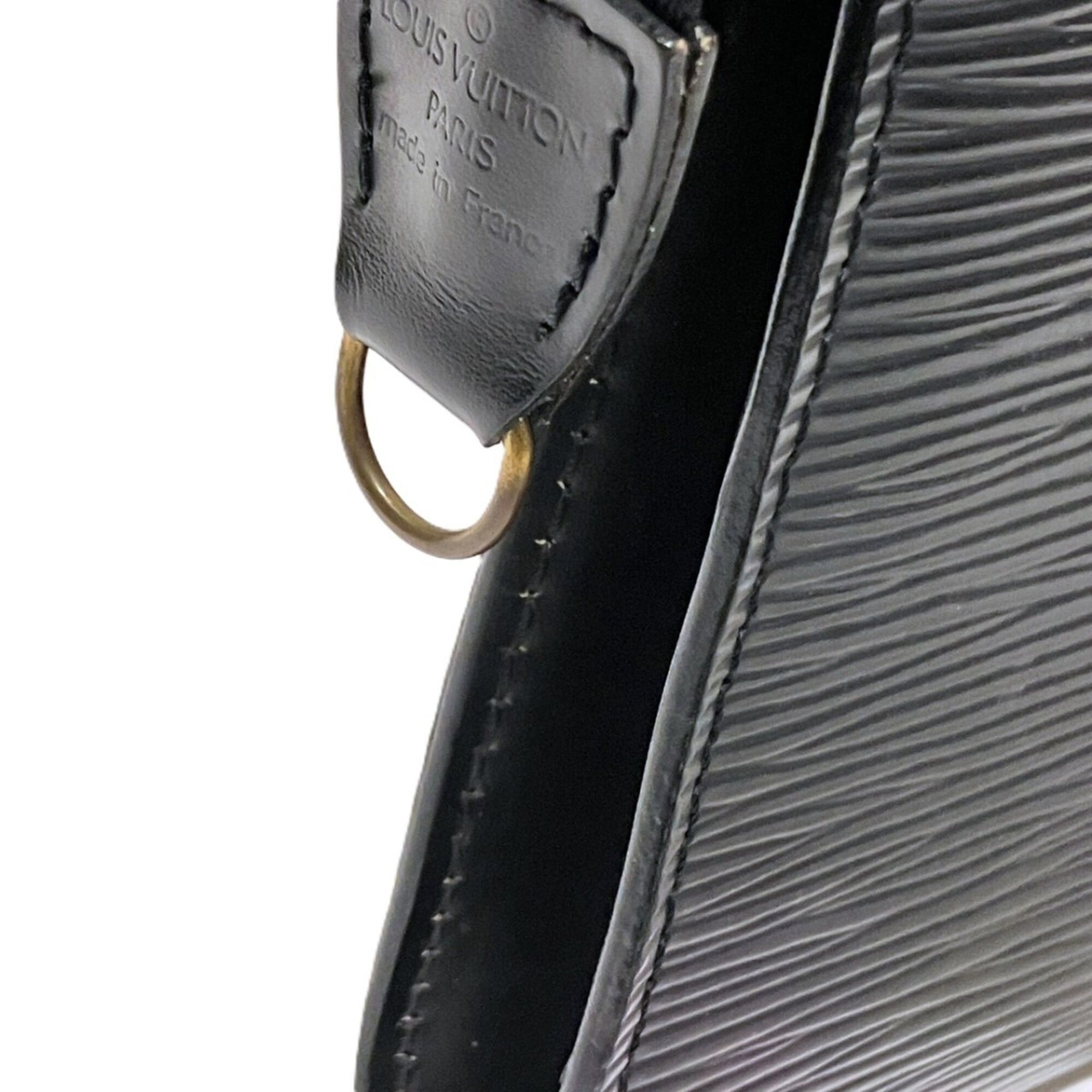 Louis Vuitton Epi Black Epi Leather Pochette (Pre-Owned)