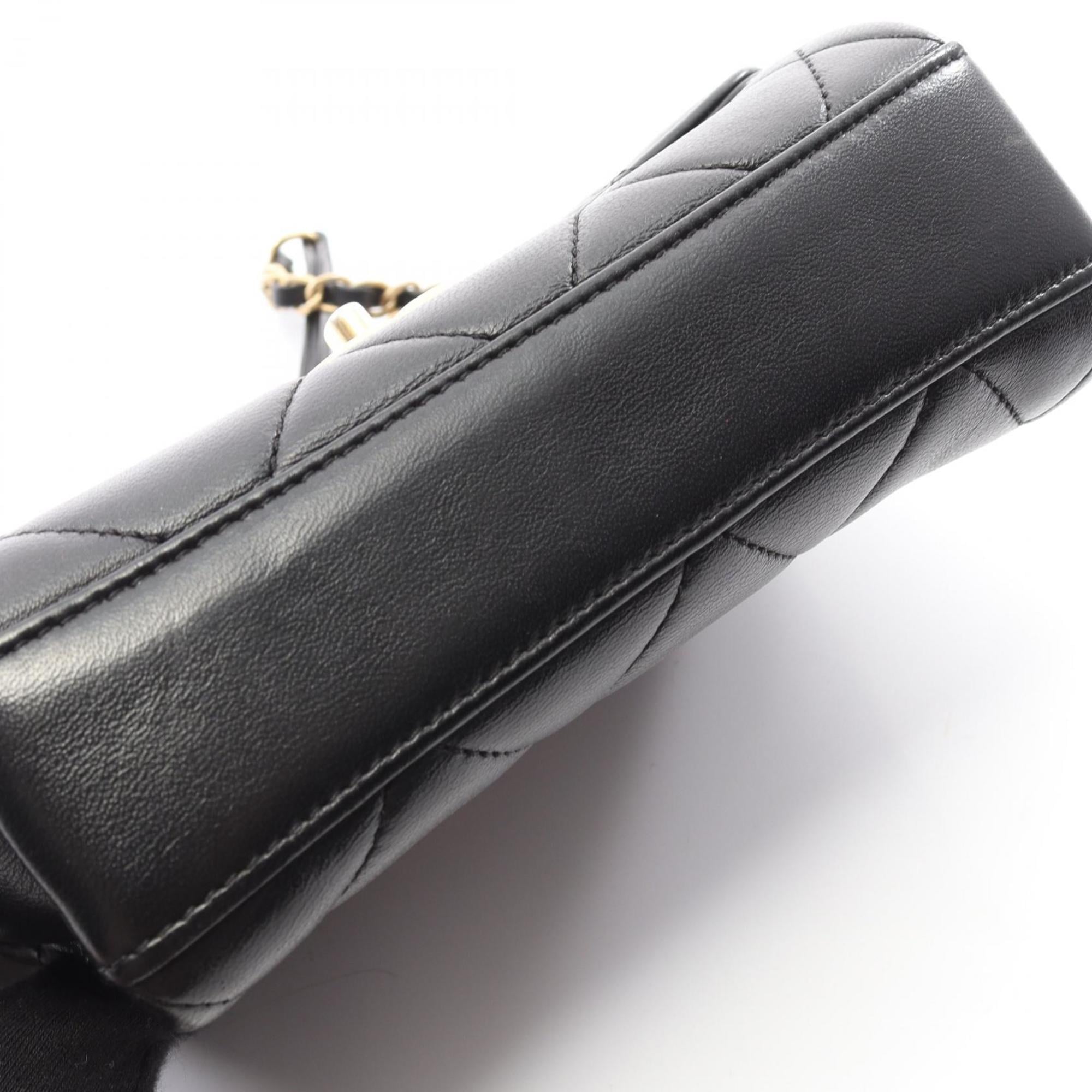 Chanel Black Leather Shoulder Bag (Pre-Owned)