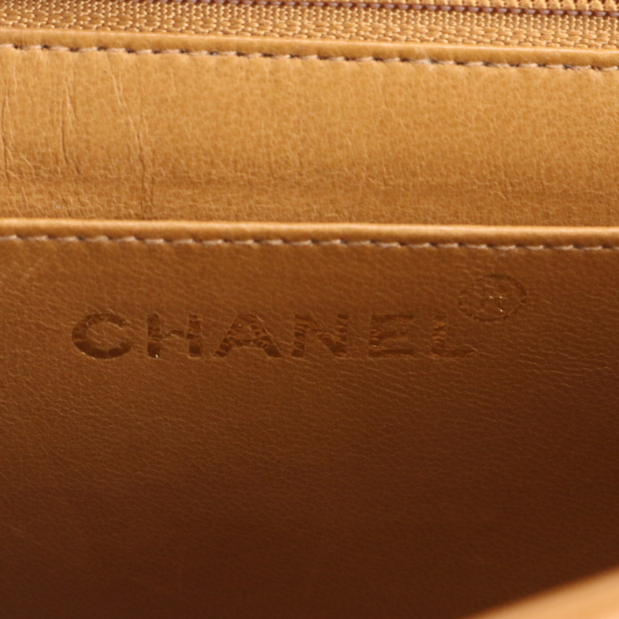 Chanel Brown Leather Shoulder Bag (Pre-Owned)