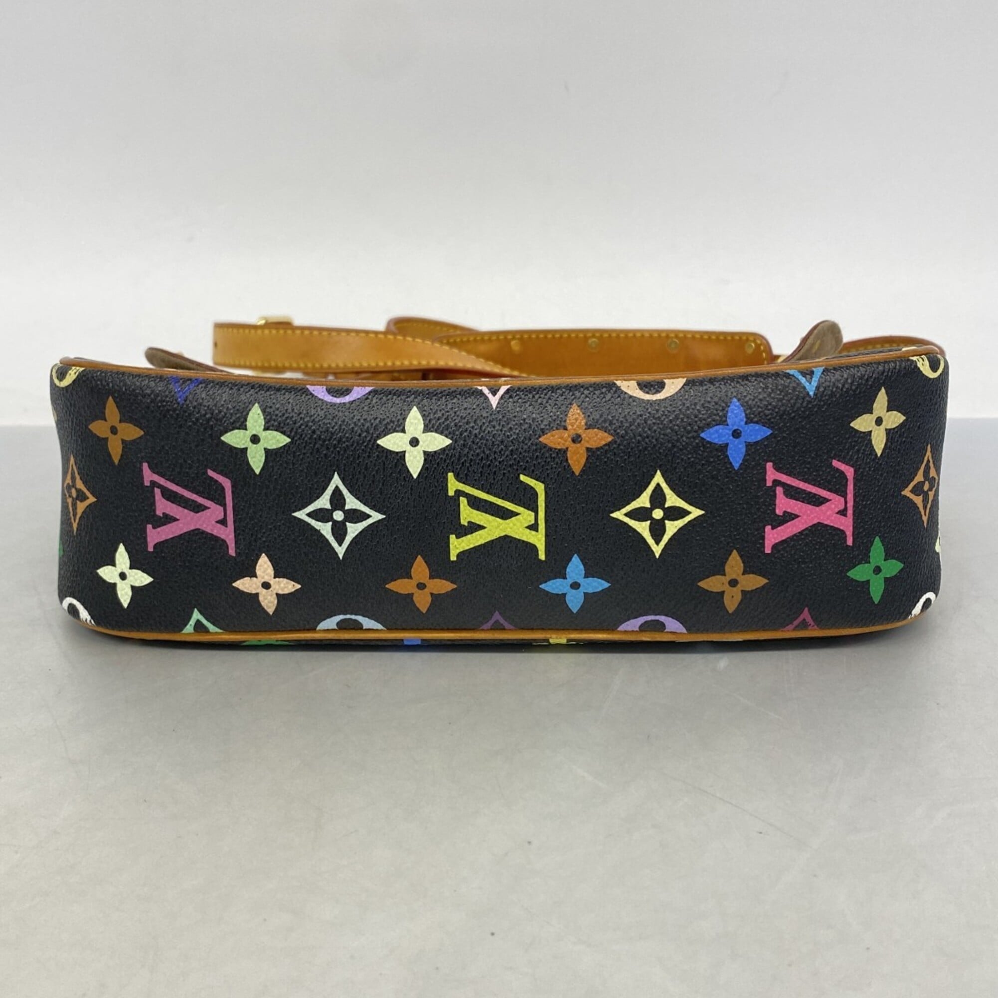 Louis Vuitton Noir Shoulder Bag (Pre-Owned)