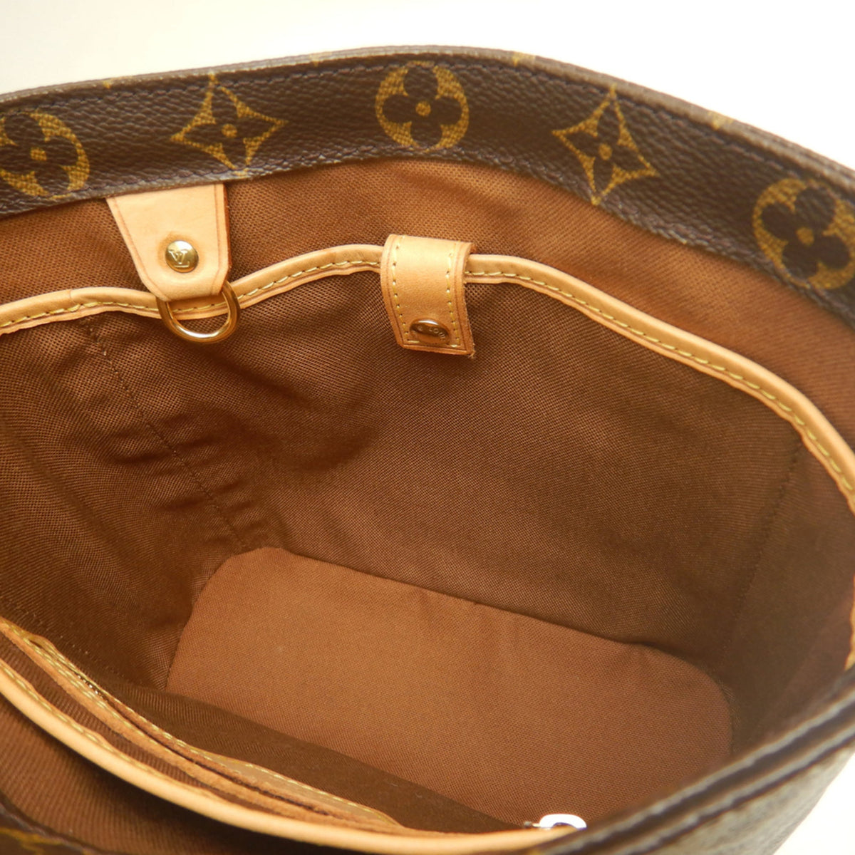Louis Vuitton Brown Monogram Canvas Handbag (Pre-Owned)