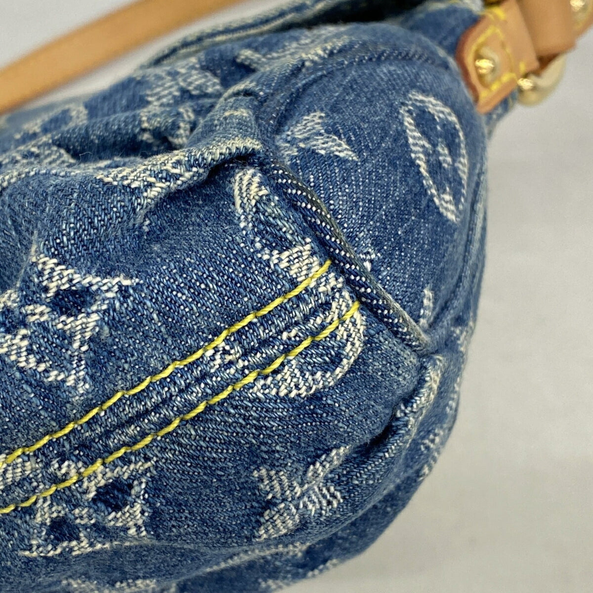 Louis Vuitton Blue Shoulder Bag (Pre-Owned)