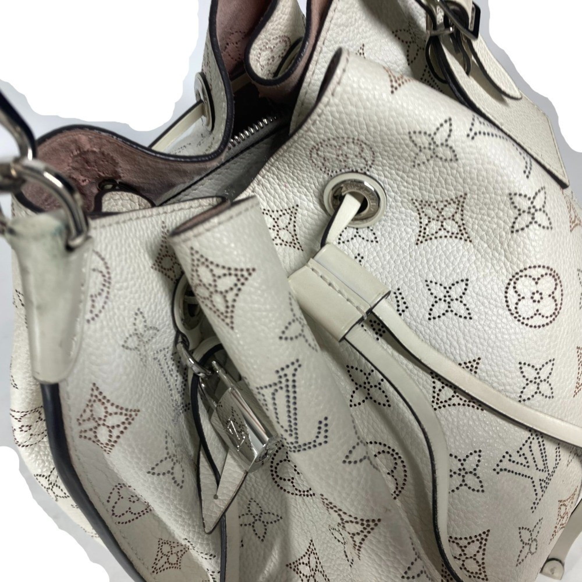 Louis Vuitton Blanc White Mahina Leather Handbag Shoulder Bag (Pre-Owned)