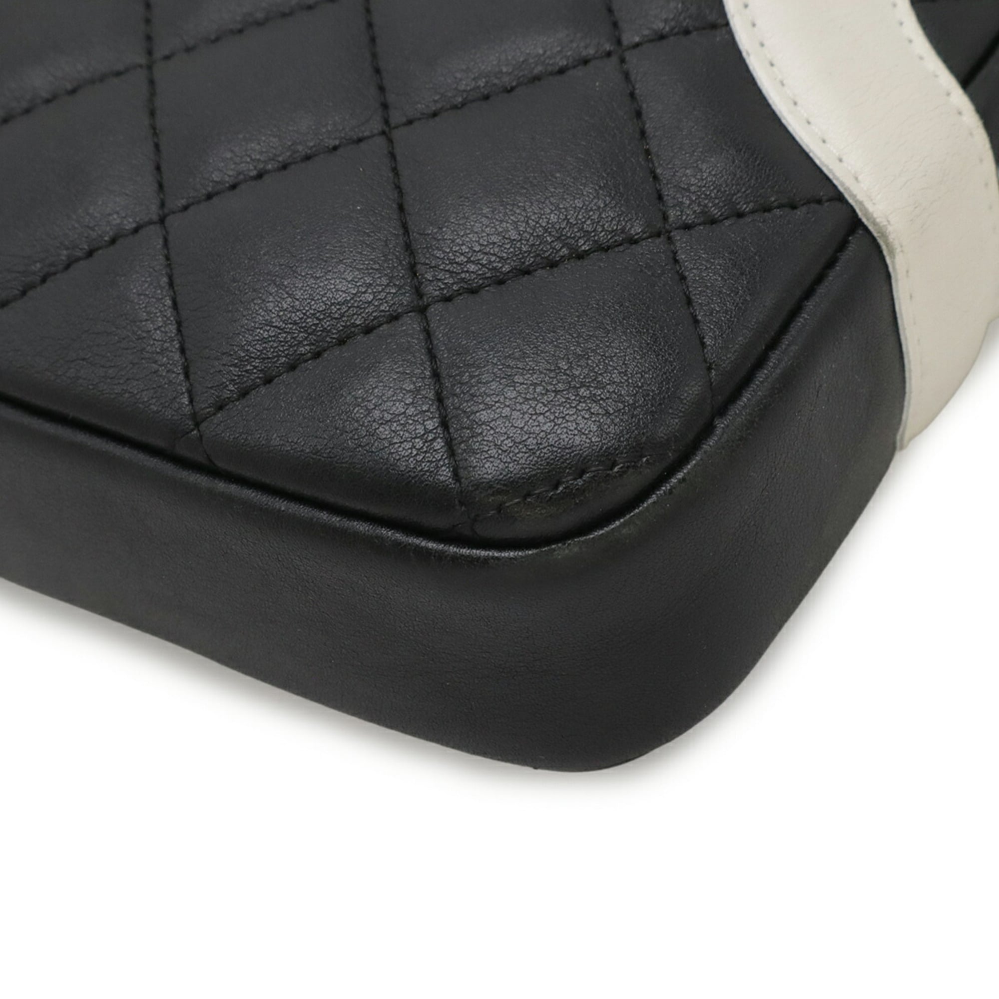 Chanel Black White Leather Shoulder Bag (Pre-Owned)