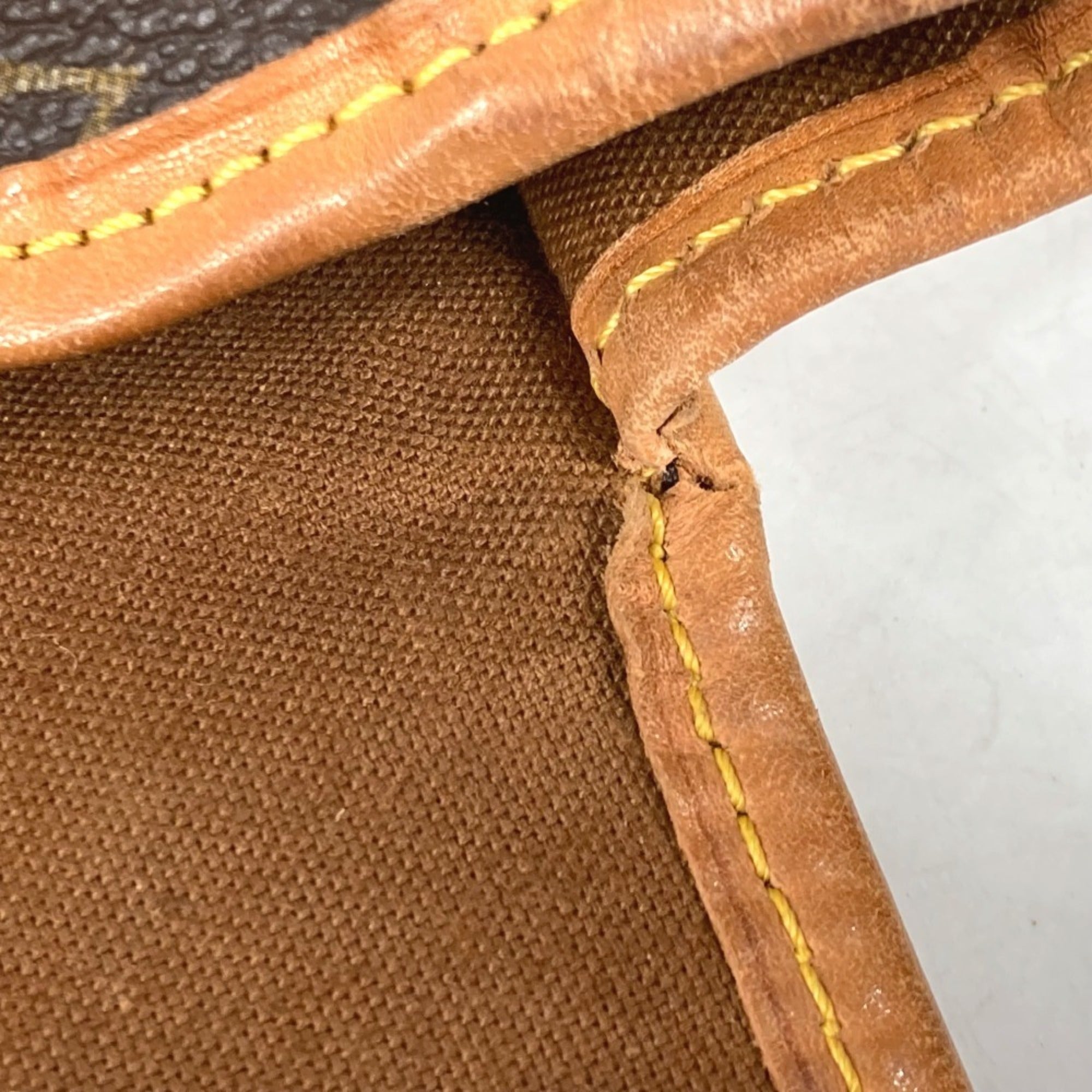 Louis Vuitton Brown Monogram Messenger Bag Shoulder Bag (Pre-Owned)