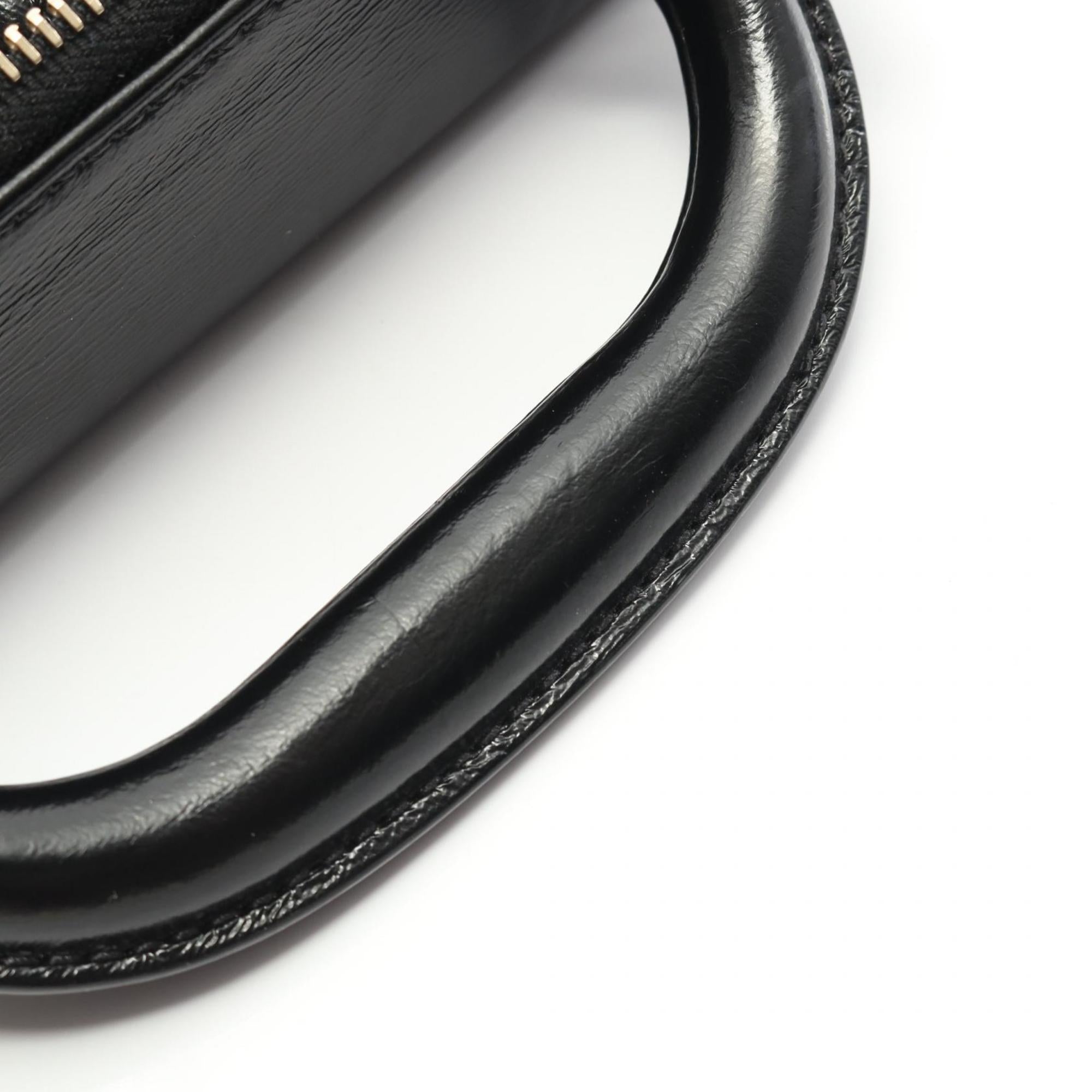 Chanel Black Leather Shoulder Bag (Pre-Owned)