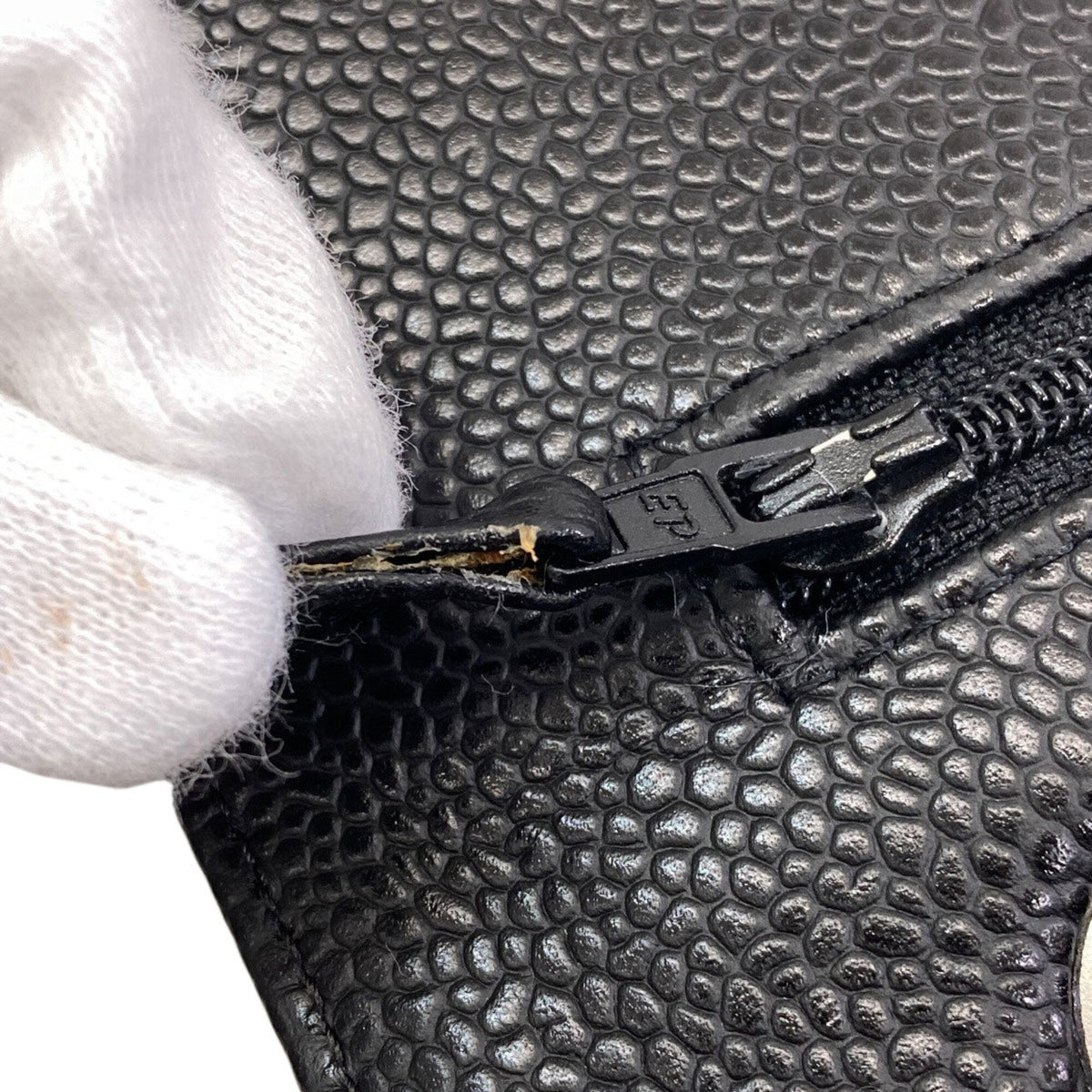 Chanel Matelasse Black Leather Shoulder Bag (Pre-Owned)
