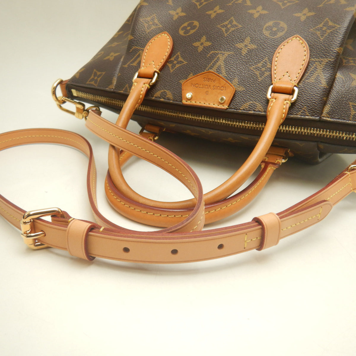 Louis Vuitton Brown Monogram Monogram Canvas Handbag (Pre-Owned)