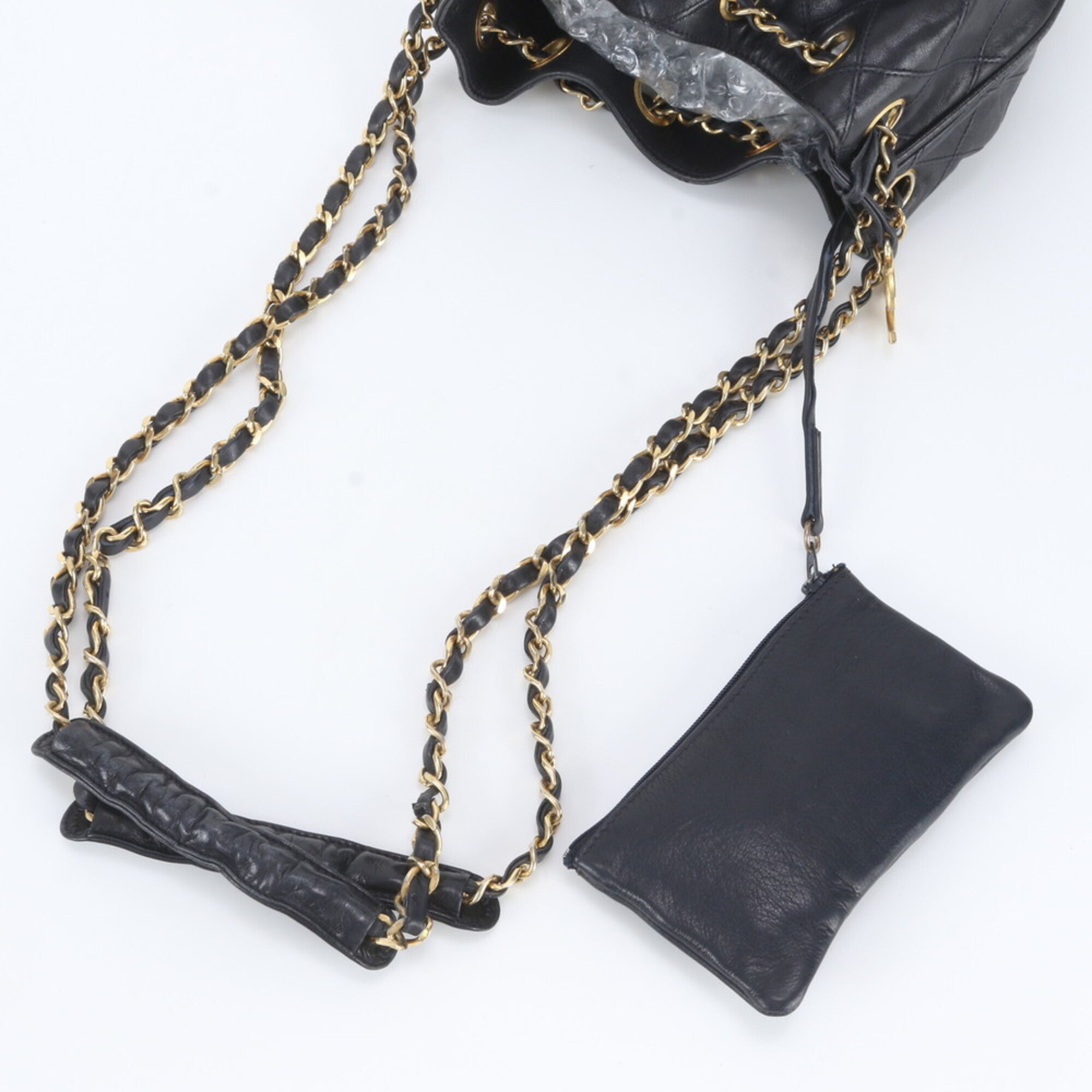 Chanel Black Leather Shoulder Bag (Pre-Owned)