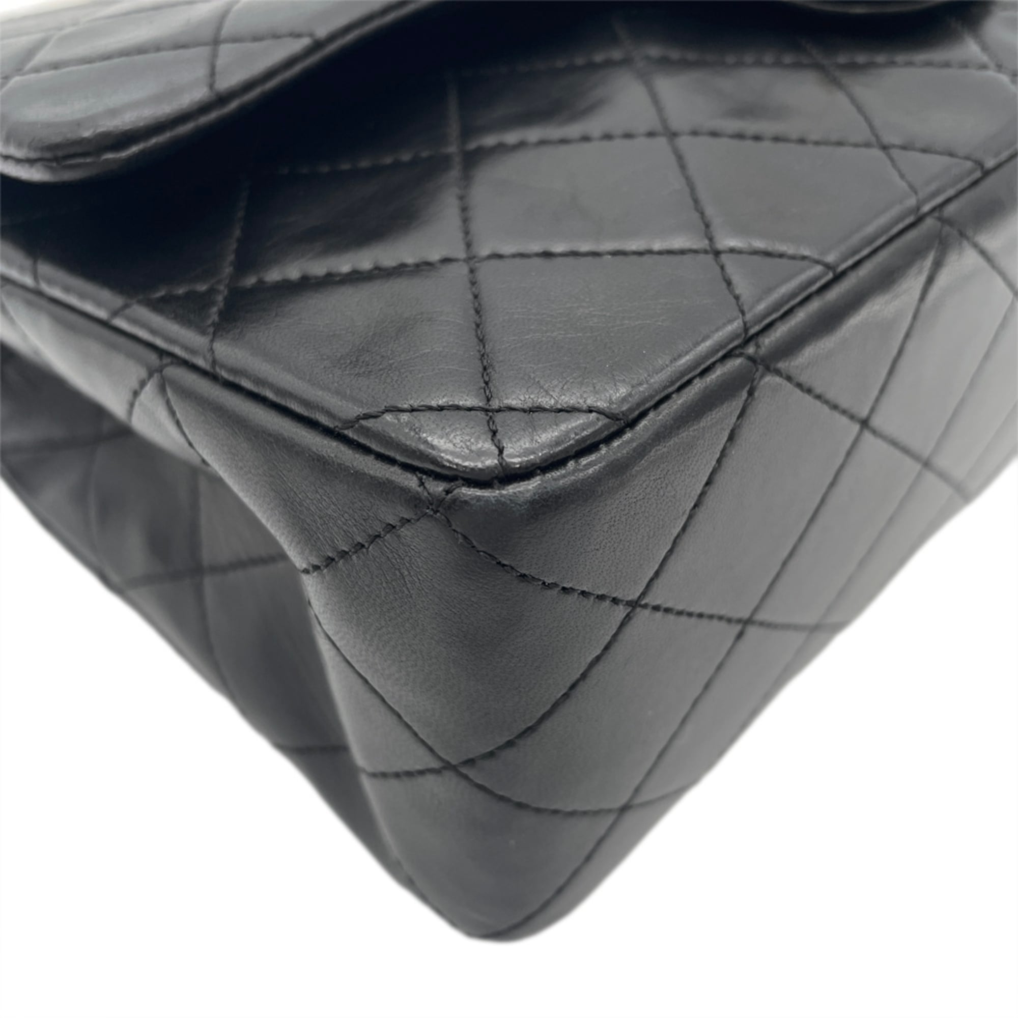 Chanel Matelasse Black Leather Shoulder Bag (Pre-Owned)