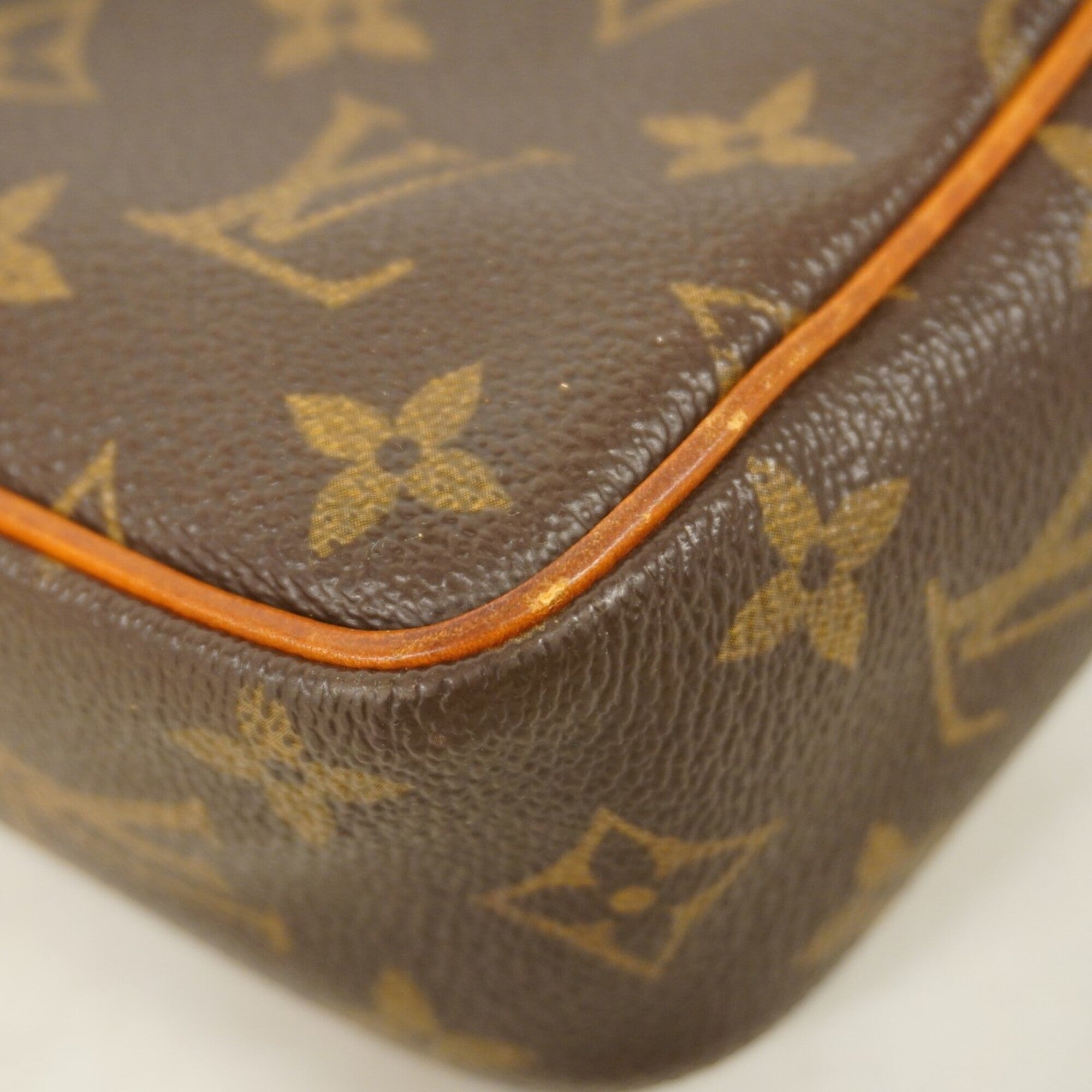 Louis Vuitton Brown Clutch Bag (Pre-Owned)