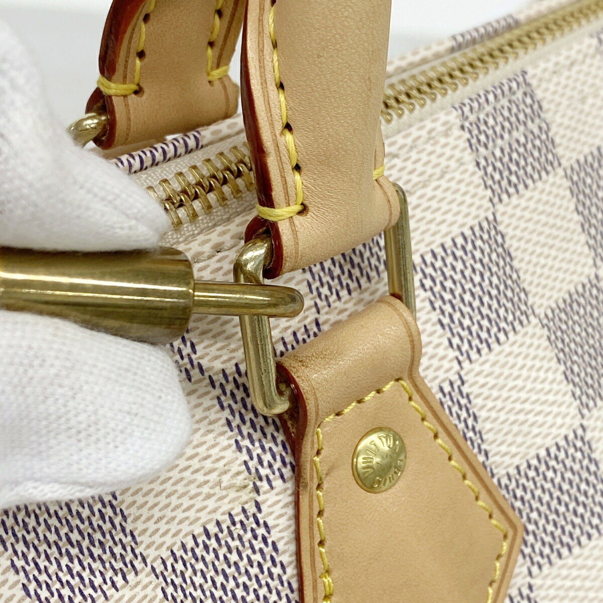 Louis Vuitton White Handbag (Pre-Owned)