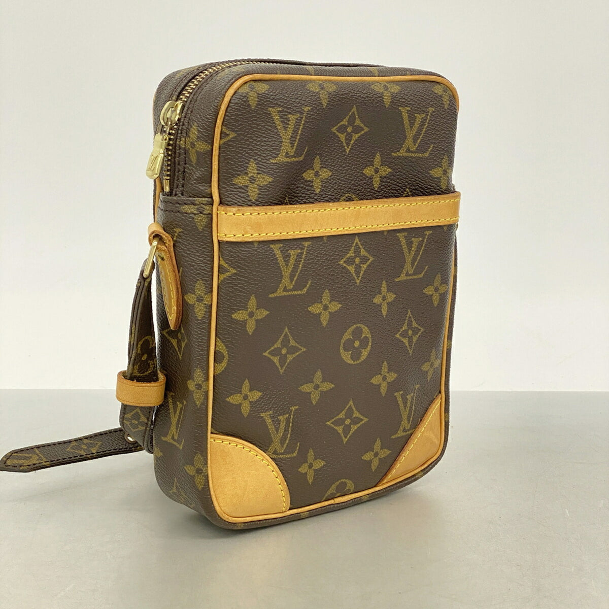 Louis Vuitton Brown Shoulder Bag (Pre-Owned)