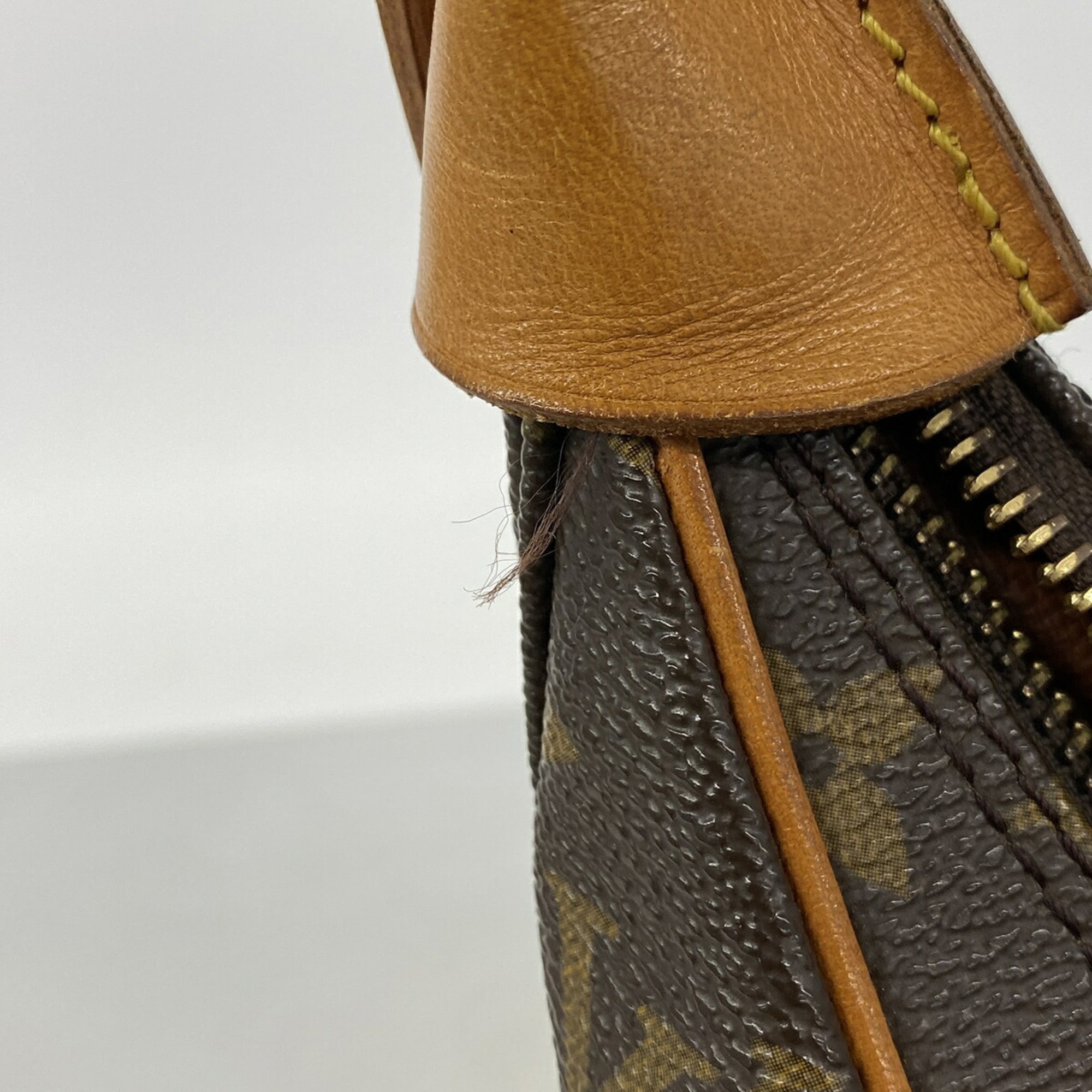 Louis Vuitton Brown Shoulder Bag (Pre-Owned)