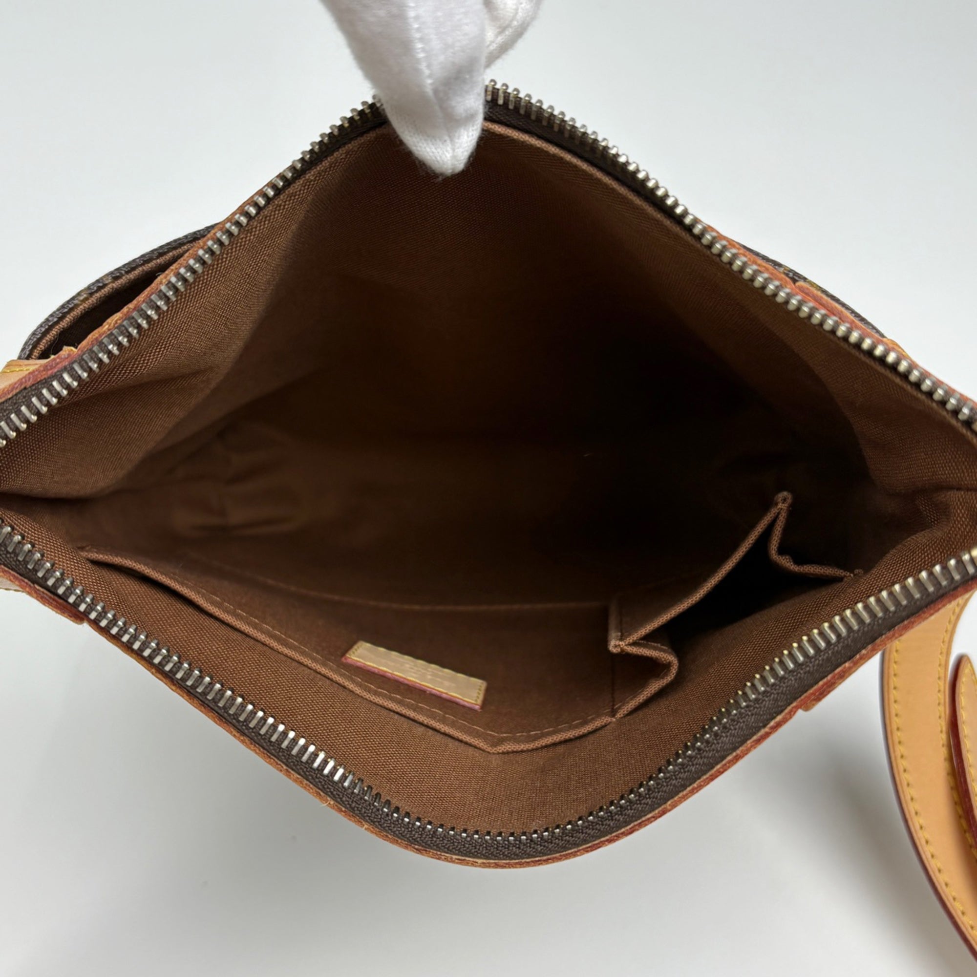 Louis Vuitton Brown Monogram Shoulder Bag (Pre-Owned)