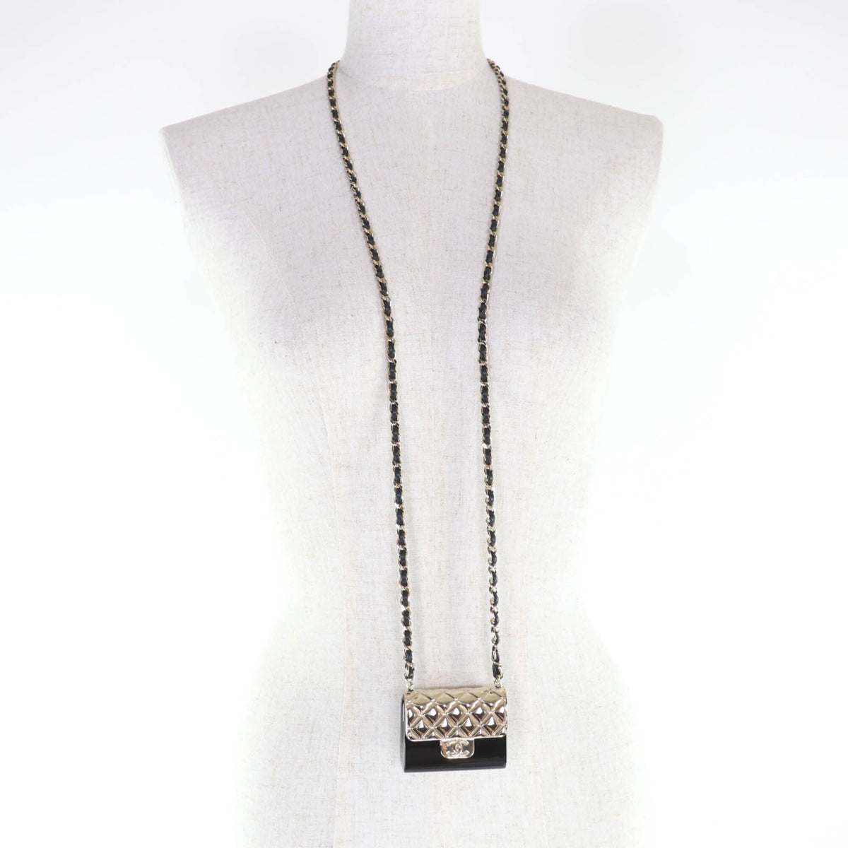 Chanel Black Gold Pouch (Pre-Owned)