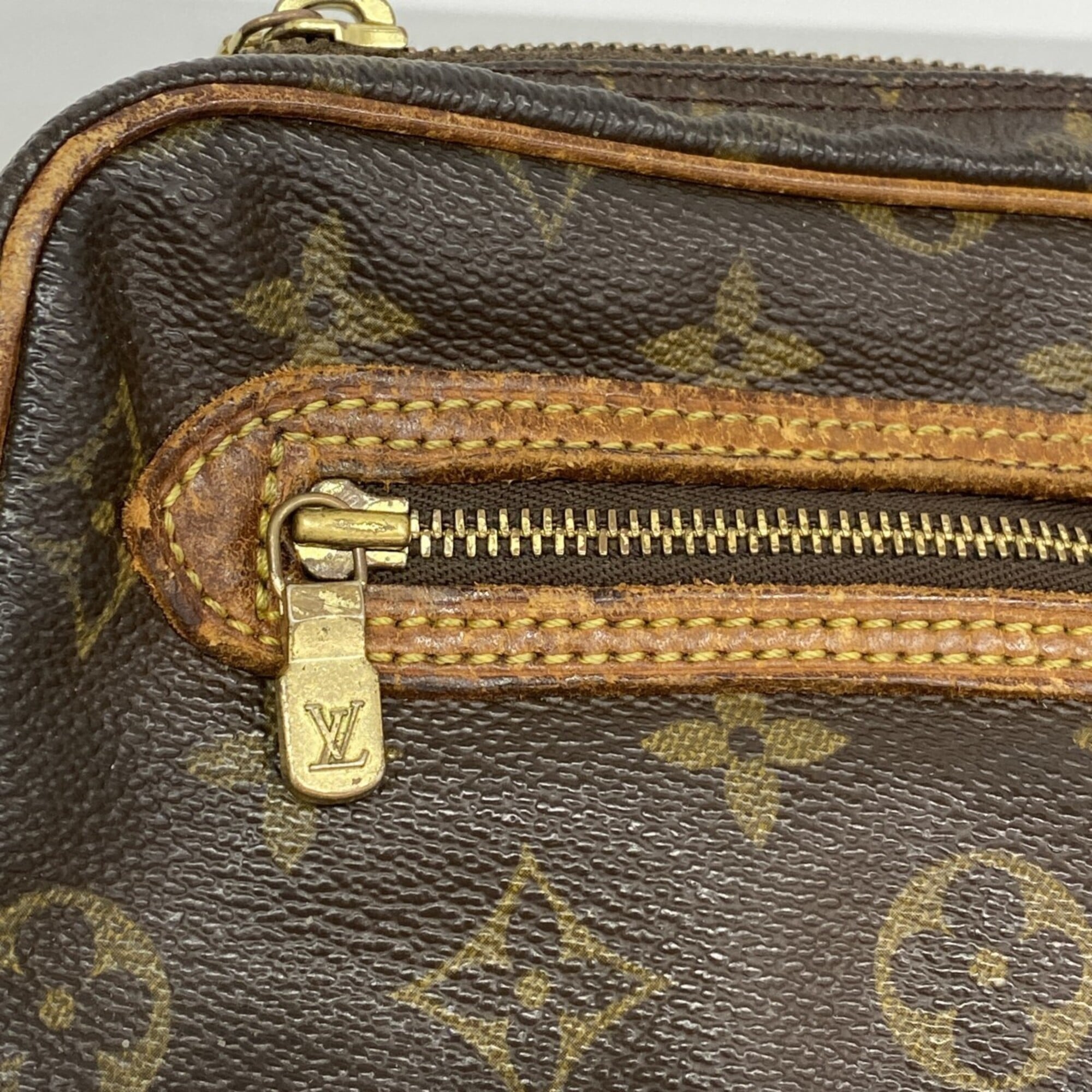 Louis Vuitton Brown Clutch Bag (Pre-Owned)