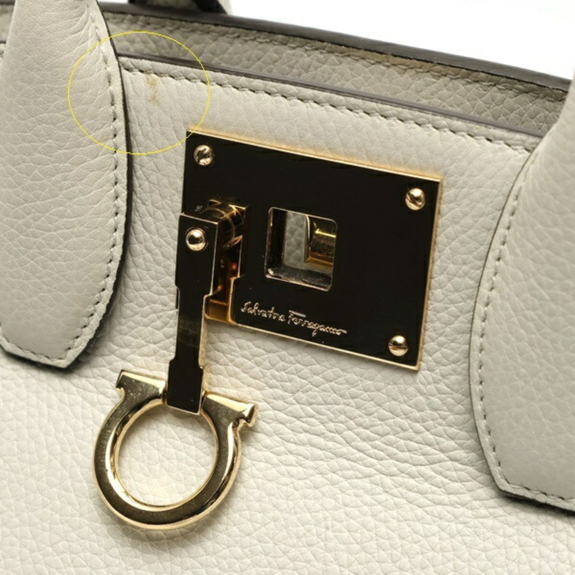 Salvatore Ferragamo Light Gray Leather Handbag (Pre-Owned)