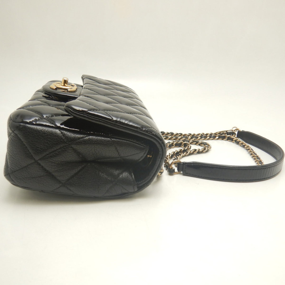 Chanel Matelasse Black Patent Leather Shoulder Bag (Pre-Owned)