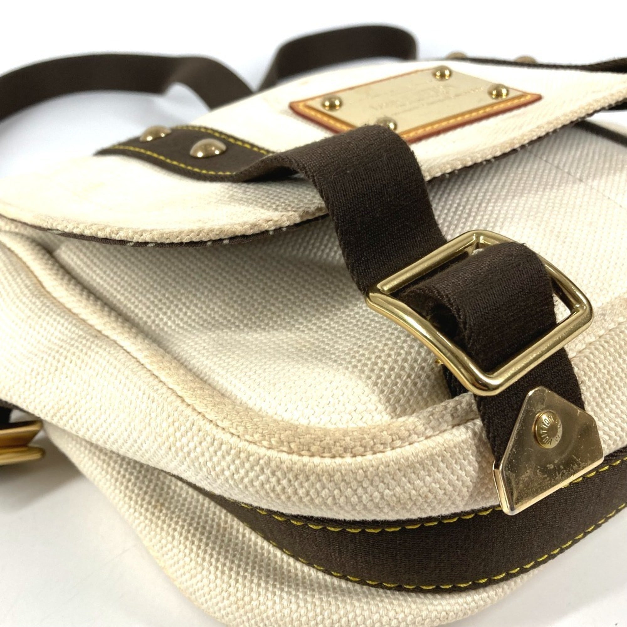 Louis Vuitton Ecru White Canvas Shoulder Bag (Pre-Owned)