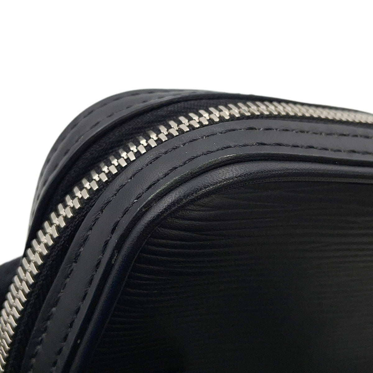 Louis Vuitton Black Noir Epi Leather Handbag Shoulder Bag (Pre-Owned)