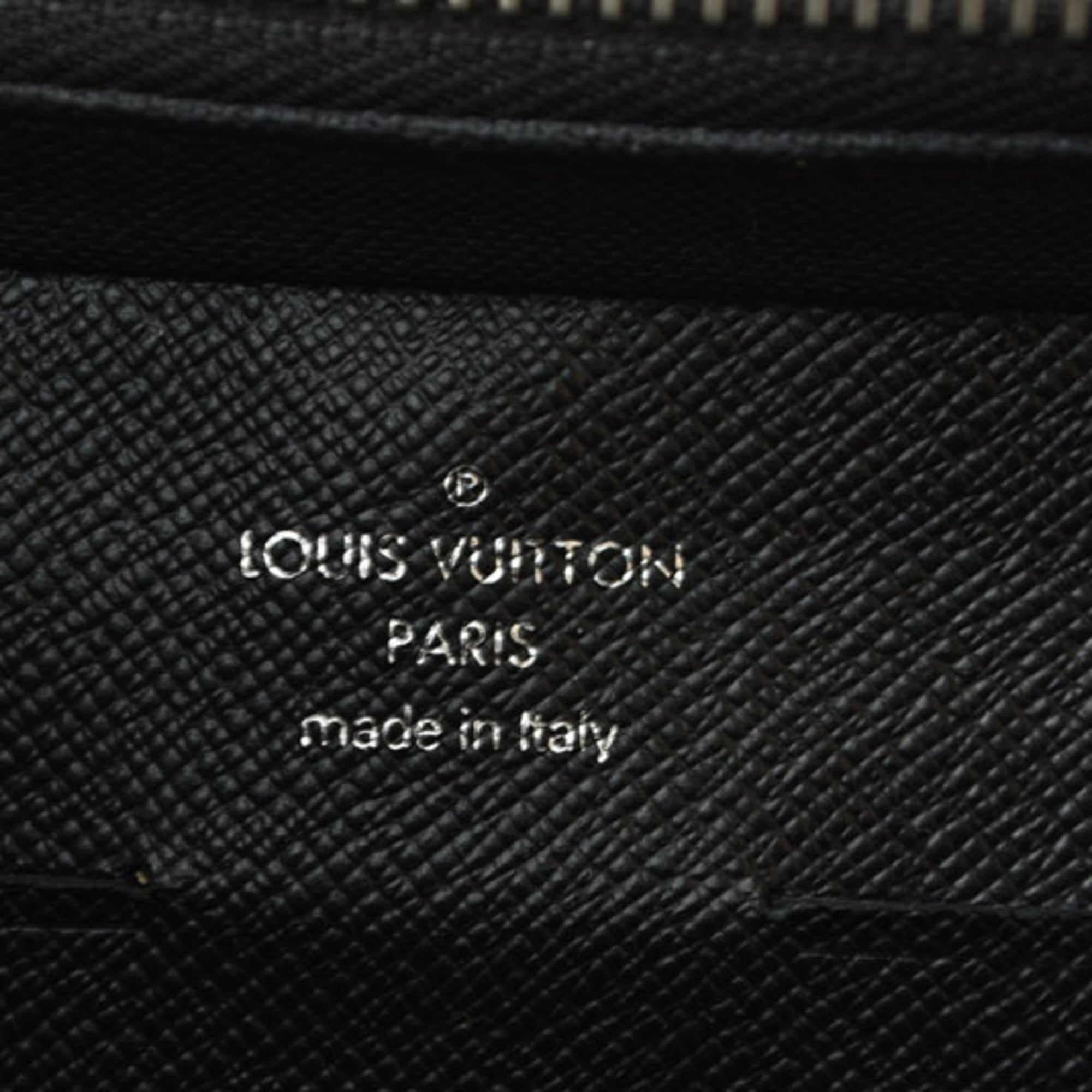 Louis Vuitton Ardoise Black Taiga Leather Clutch Bag (Pre-Owned)