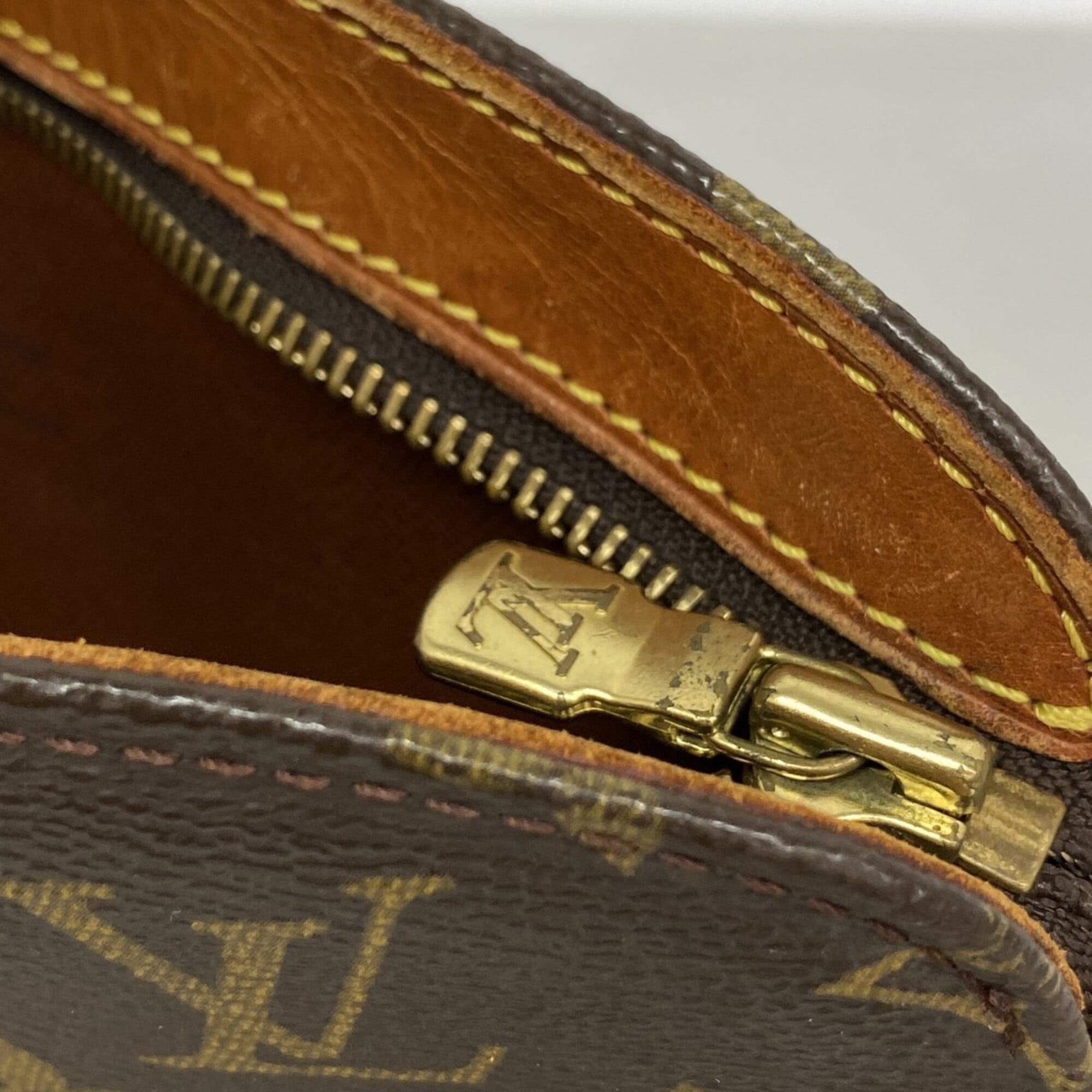 Louis Vuitton Brown Shoulder Bag (Pre-Owned)
