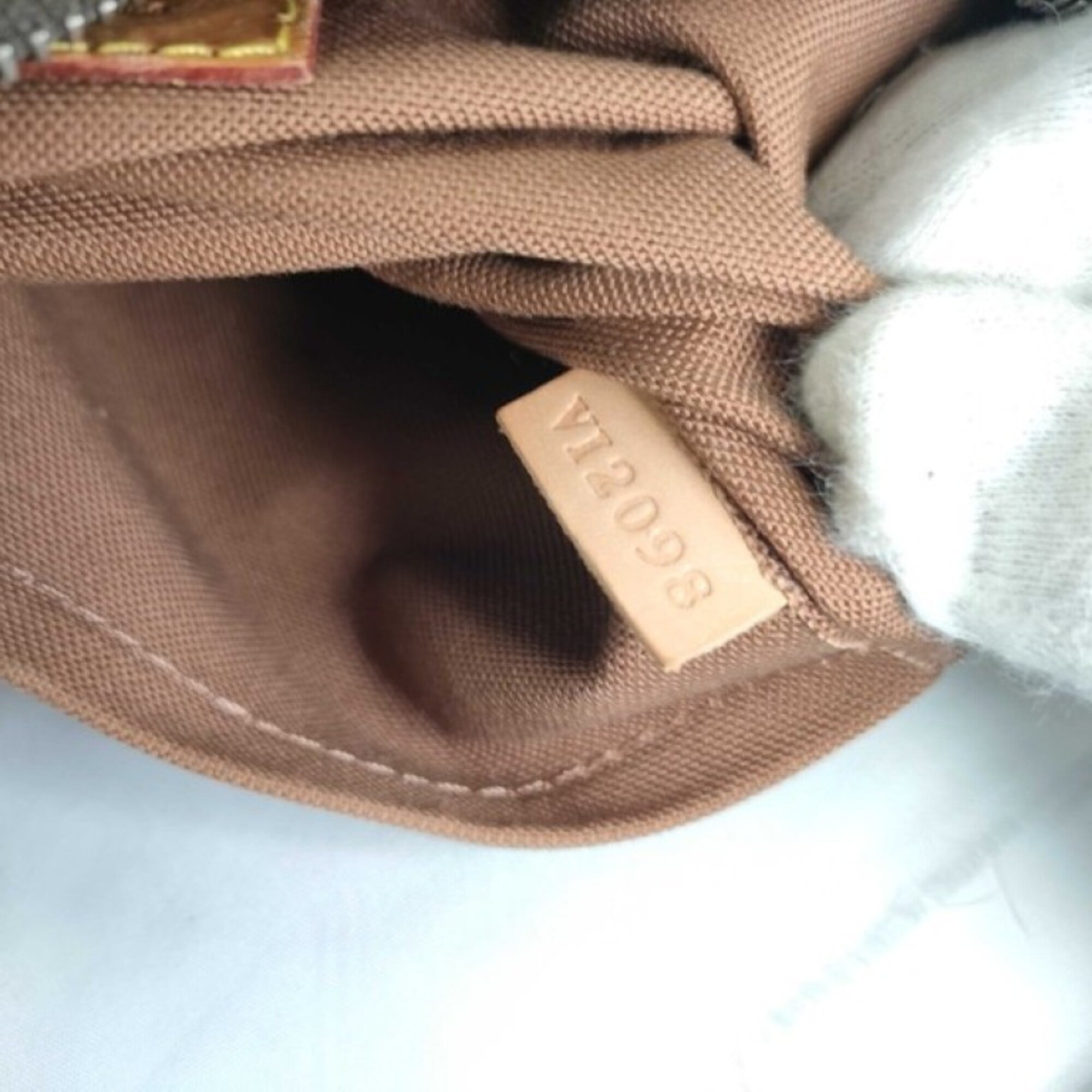 Louis Vuitton Brown Monogram Monogram Shoulder Bag (Pre-Owned)