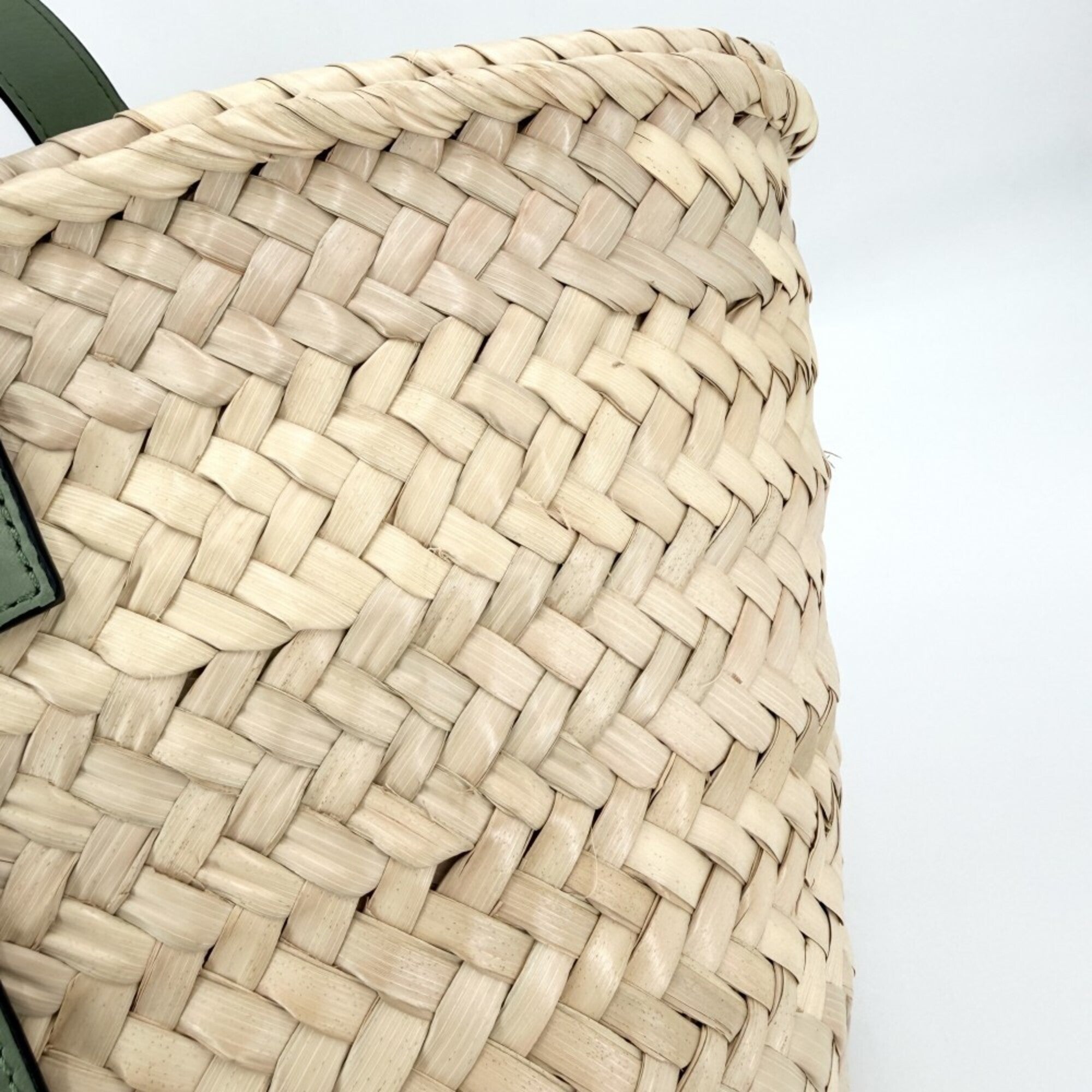 Loewe Beige Green Basket Handbag (Pre-Owned)