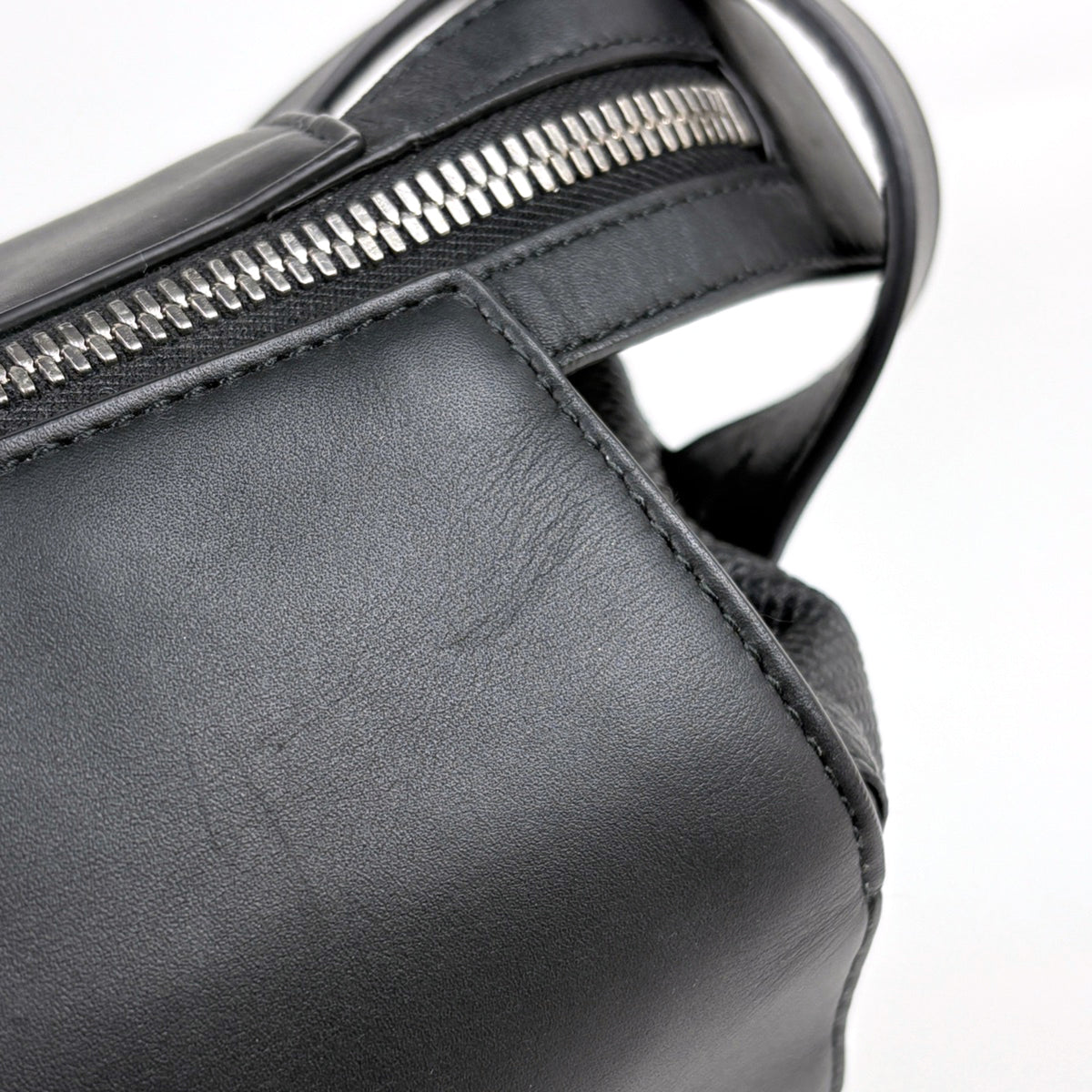 Bottega Veneta Black Leather Shoulder Bag (Pre-Owned)