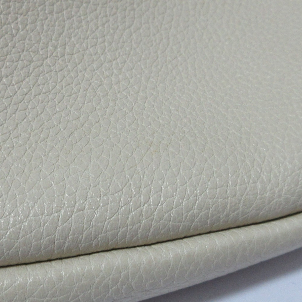 Gucci Off-White Leather Sling Bag (Pre-Owned)