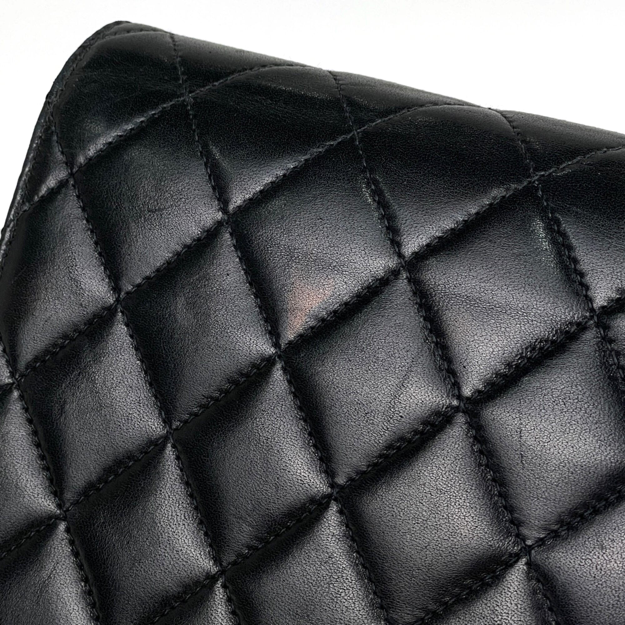 Chanel Black Leather Shoulder Bag (Pre-Owned)