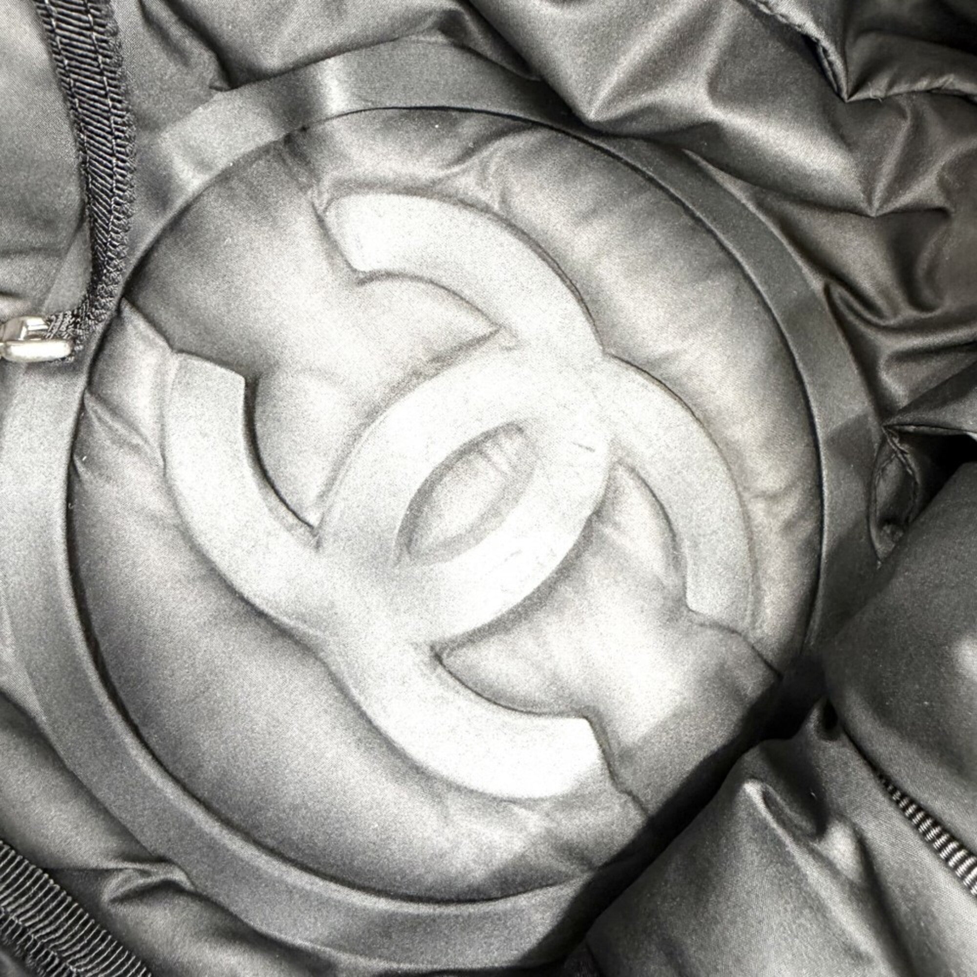 Chanel Black Nylon Shoulder Bag (Pre-Owned)