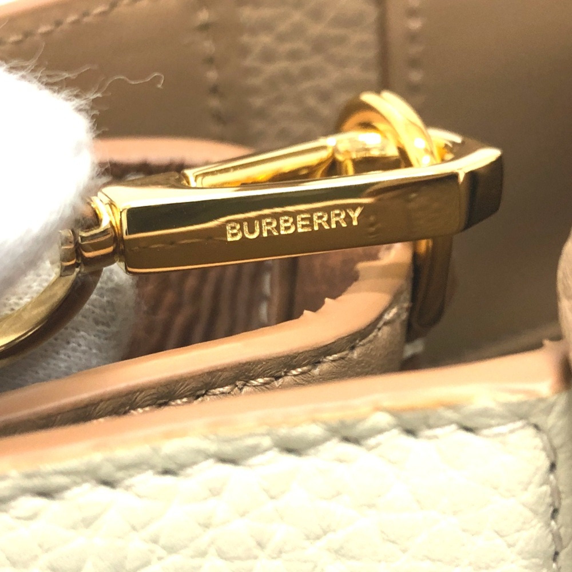 Burberry White Leather Handbag (Pre-Owned)