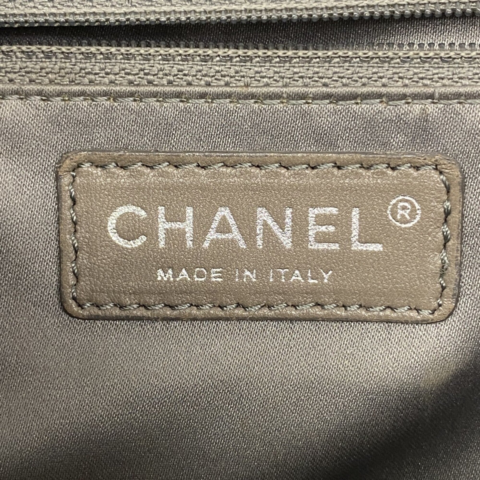 Chanel Black Leather Shoulder Bag (Pre-Owned)