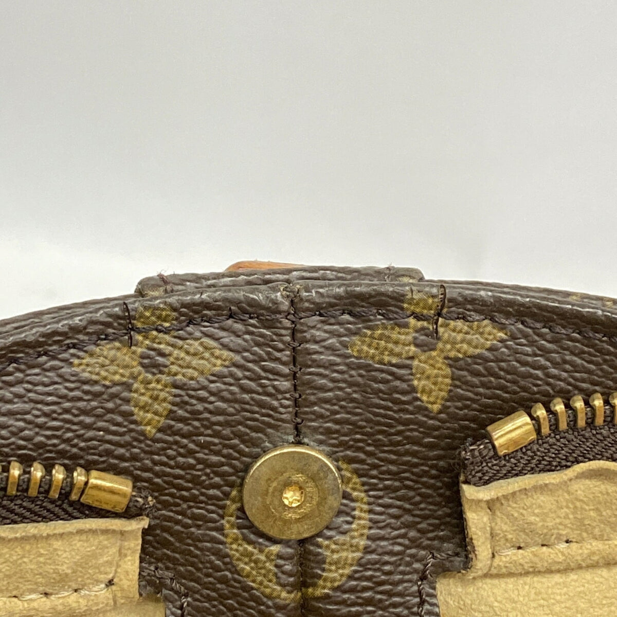 Louis Vuitton Brown Shoulder Bag (Pre-Owned)