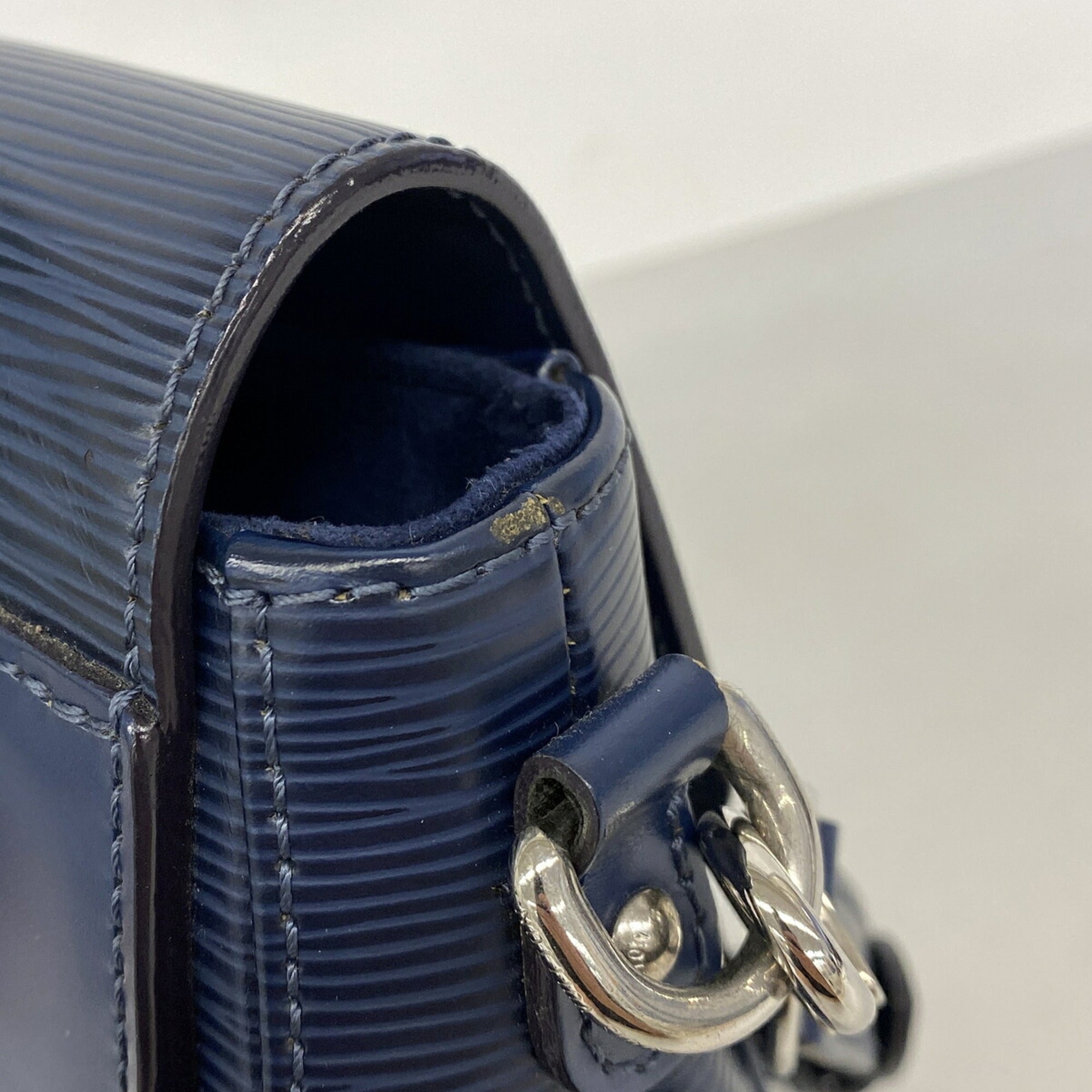 Louis Vuitton Navy Handbag (Pre-Owned)