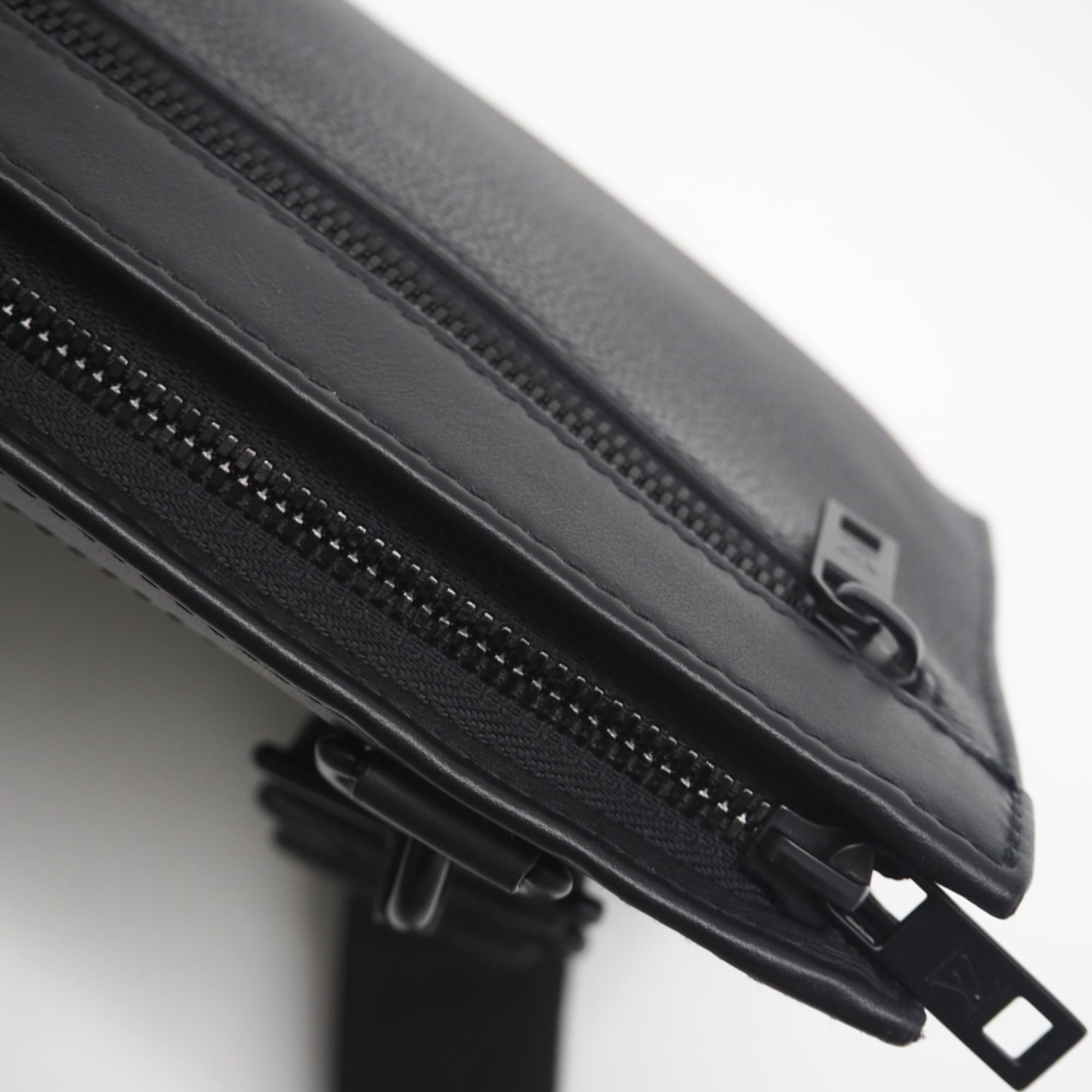 Louis Vuitton Black Noir Leather Shoulder Bag (Pre-Owned)