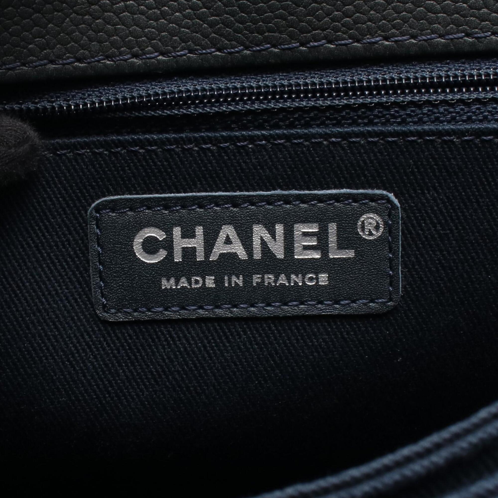 Chanel Green Grained Calfskin Handbag Shoulder Bag (Pre-Owned)
