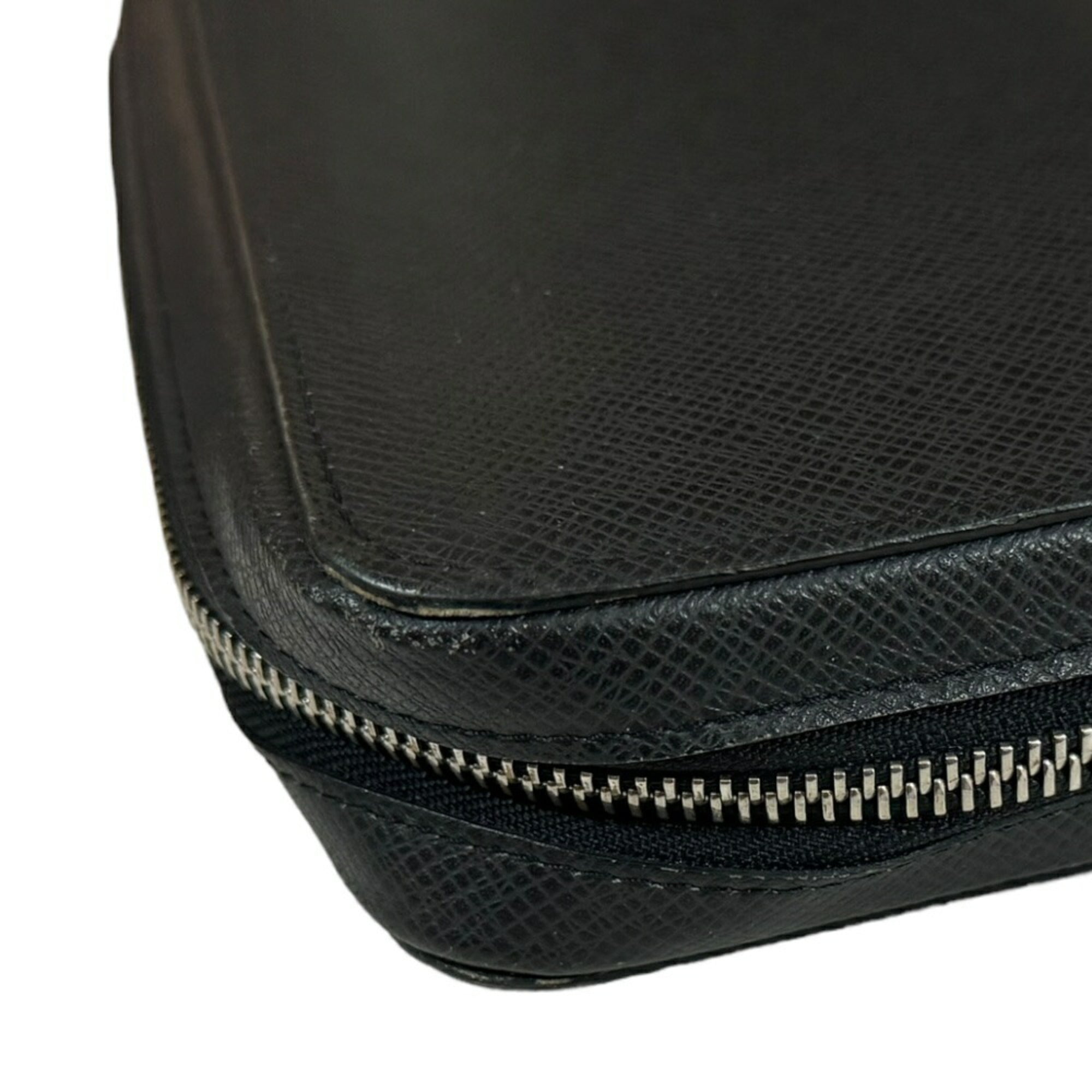 Louis Vuitton Black Taiga Leather Long Wallet (Bi-Fold) (Pre-Owned)